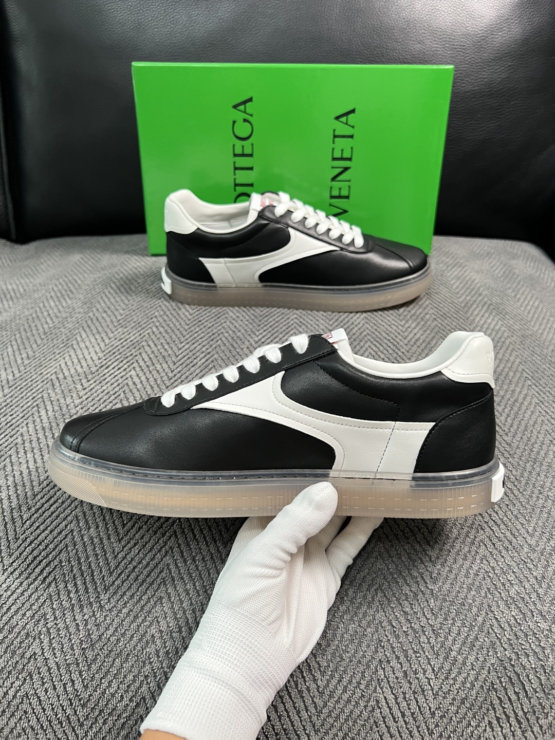 BOTTEGA  VENETA  顶级代购  葆蝶家 专柜同步，鞋面意大利进口编织牛皮面料，透气牛皮内里舒适，鞋底：原厂