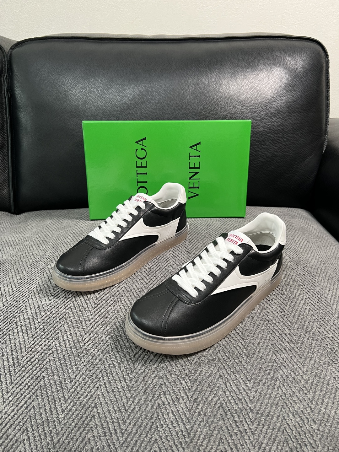 BOTTEGA  VENETA  顶级代购  葆蝶家 专柜同步，鞋面意大利进口编织牛皮面料，透气牛皮内里舒适，鞋底：原厂