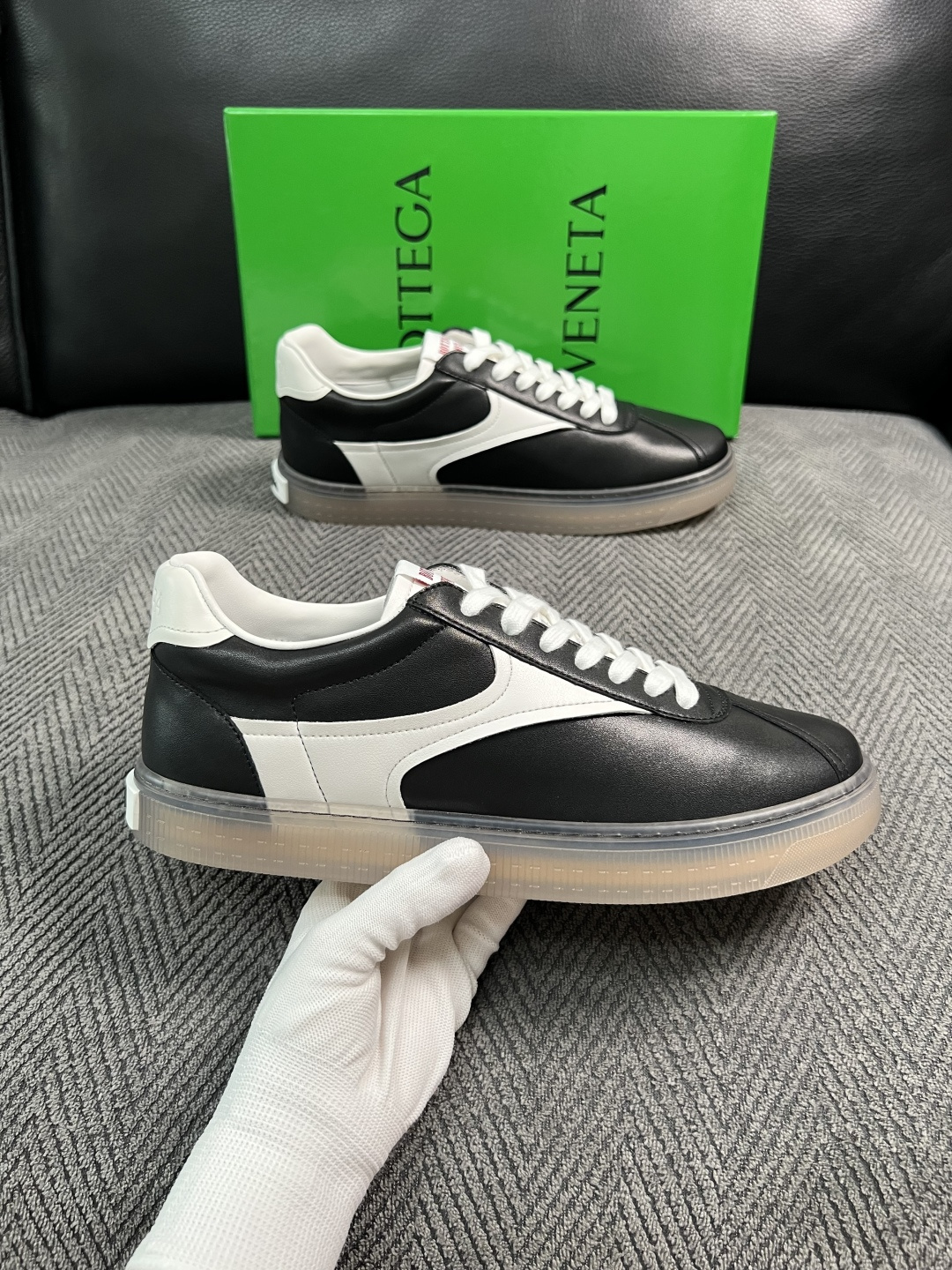 BOTTEGA  VENETA  顶级代购  葆蝶家 专柜同步，鞋面意大利进口编织牛皮面料，透气牛皮内里舒适，鞋底：原厂