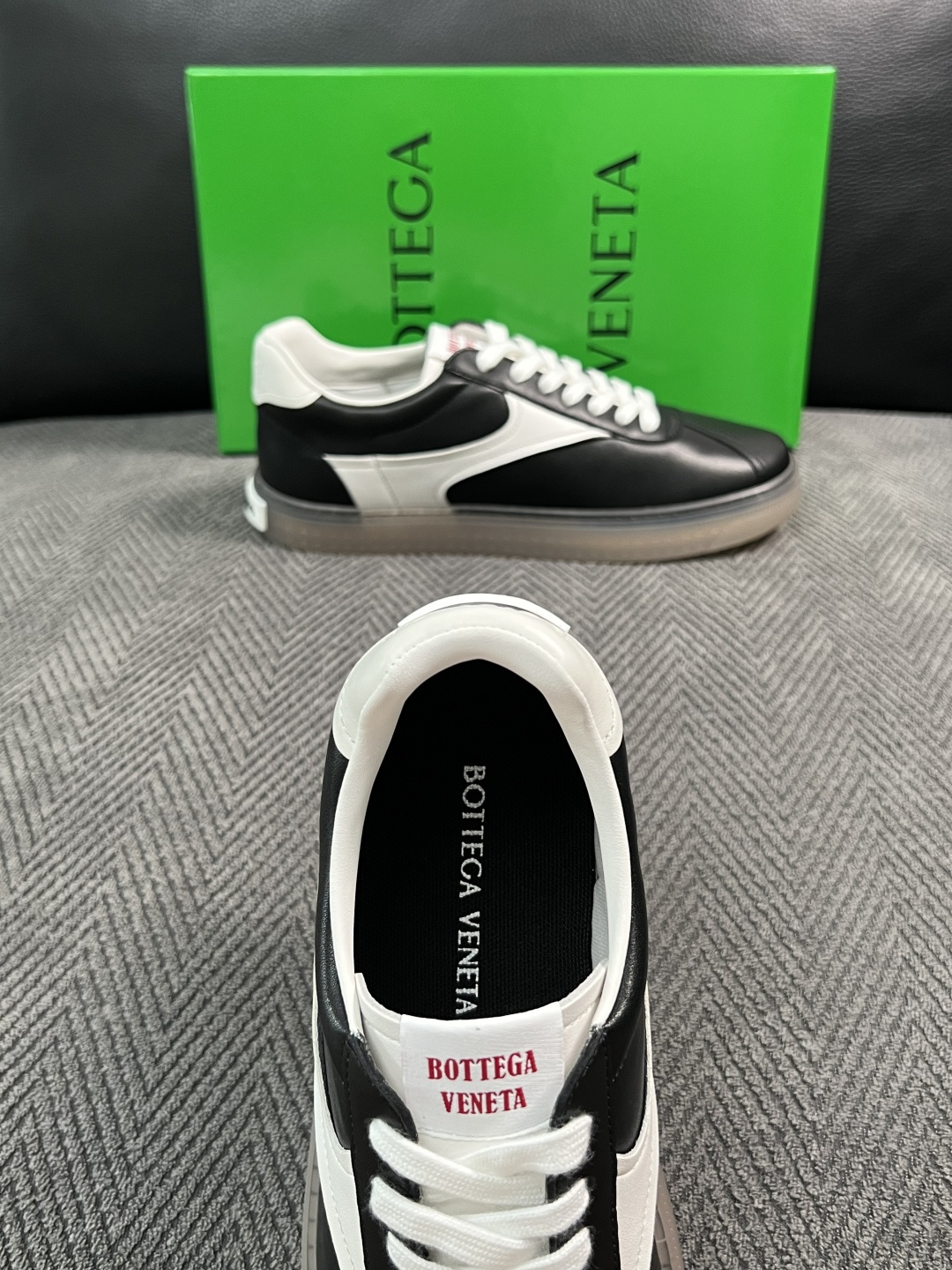 BOTTEGA  VENETA  顶级代购  葆蝶家 专柜同步，鞋面意大利进口编织牛皮面料，透气牛皮内里舒适，鞋底：原厂