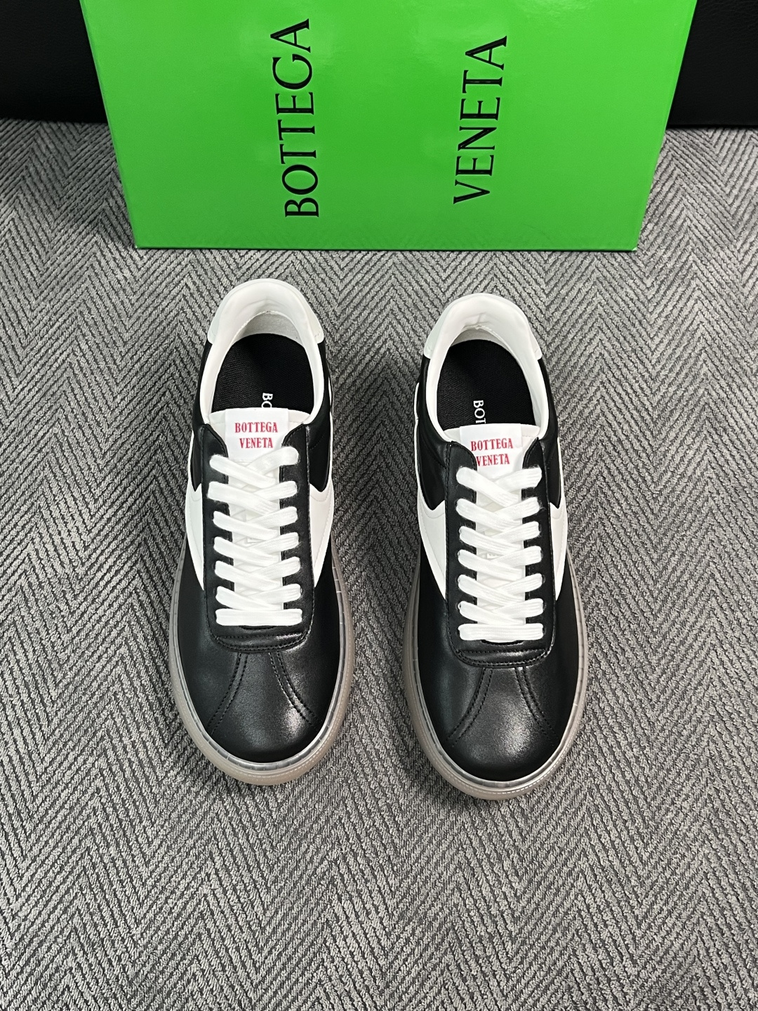 BOTTEGA  VENETA  顶级代购  葆蝶家 专柜同步，鞋面意大利进口编织牛皮面料，透气牛皮内里舒适，鞋底：原厂