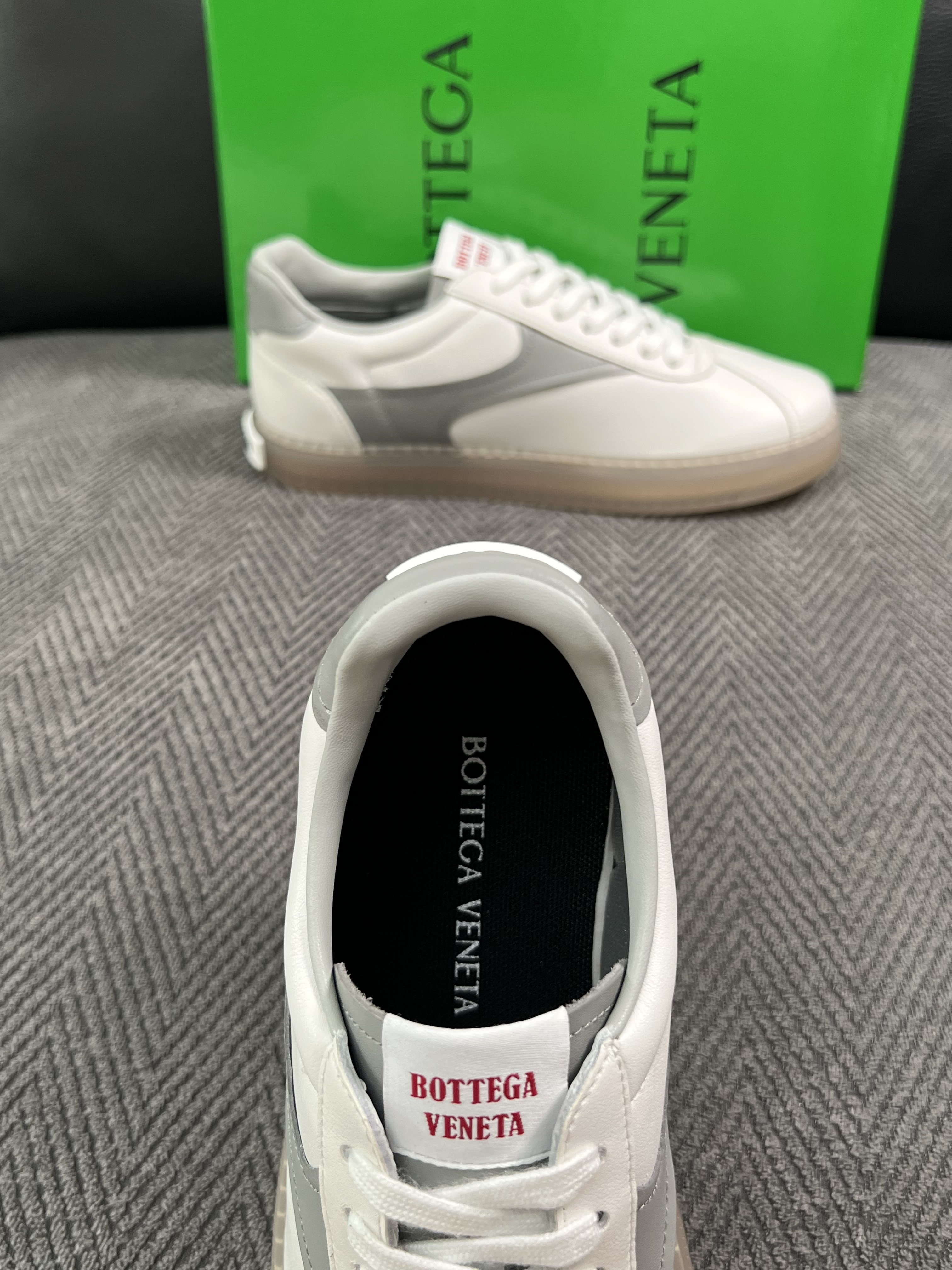 BOTTEGA  VENETA  顶级代购  葆蝶家 专柜同步，鞋面意大利进口编织牛皮面料，透气牛皮内里舒适，鞋底：原厂