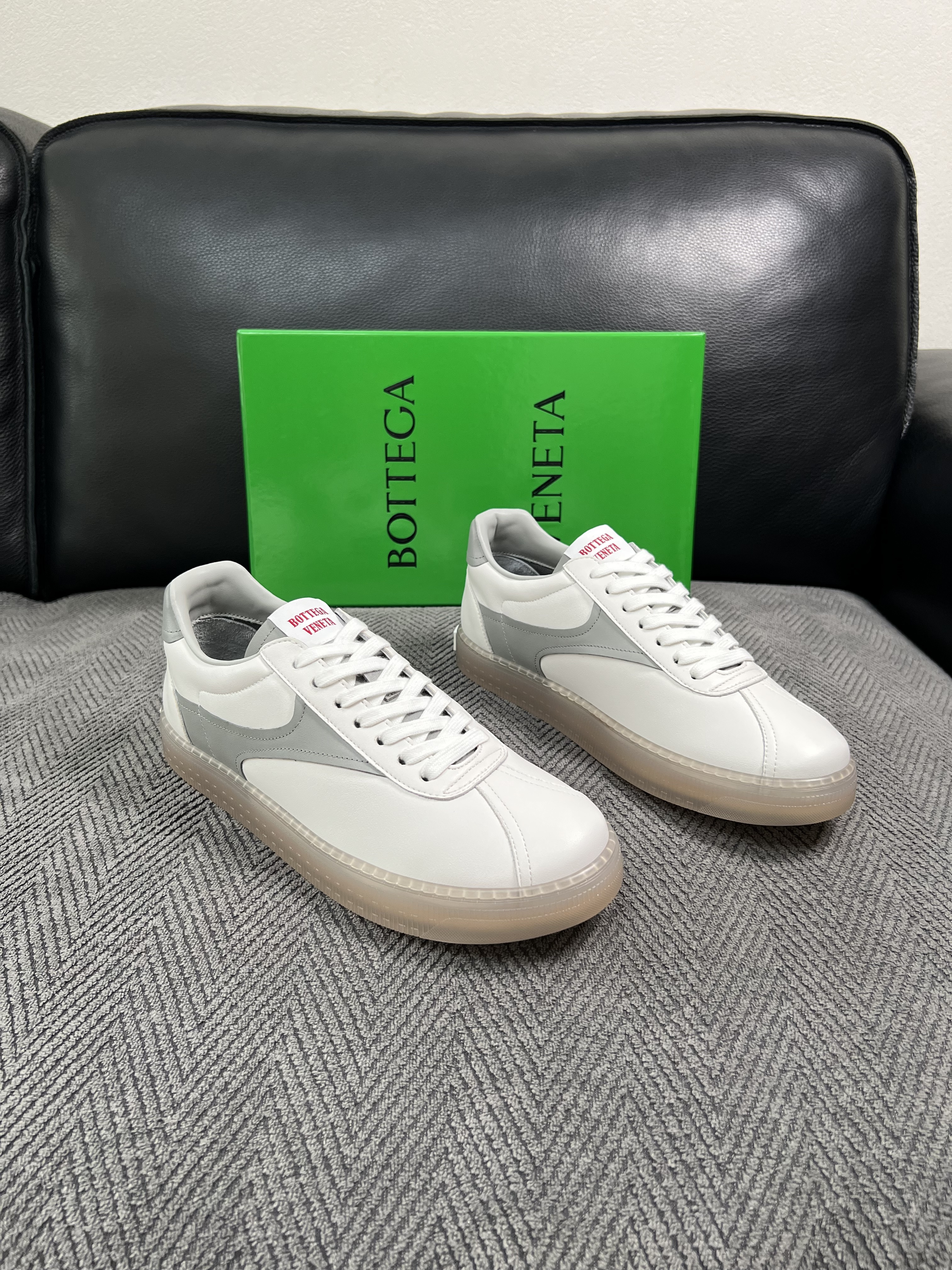 BOTTEGA VENETA 顶级代购 葆蝶家 专柜同步,鞋面意大利进口编织牛皮面料,透气牛皮内里舒适,鞋底:原厂 BOTTEGA VENETA 顶级代购 葆蝶家 专柜同步,鞋面意大利进口编织牛皮面料,透气牛皮内里舒适,鞋底:原厂