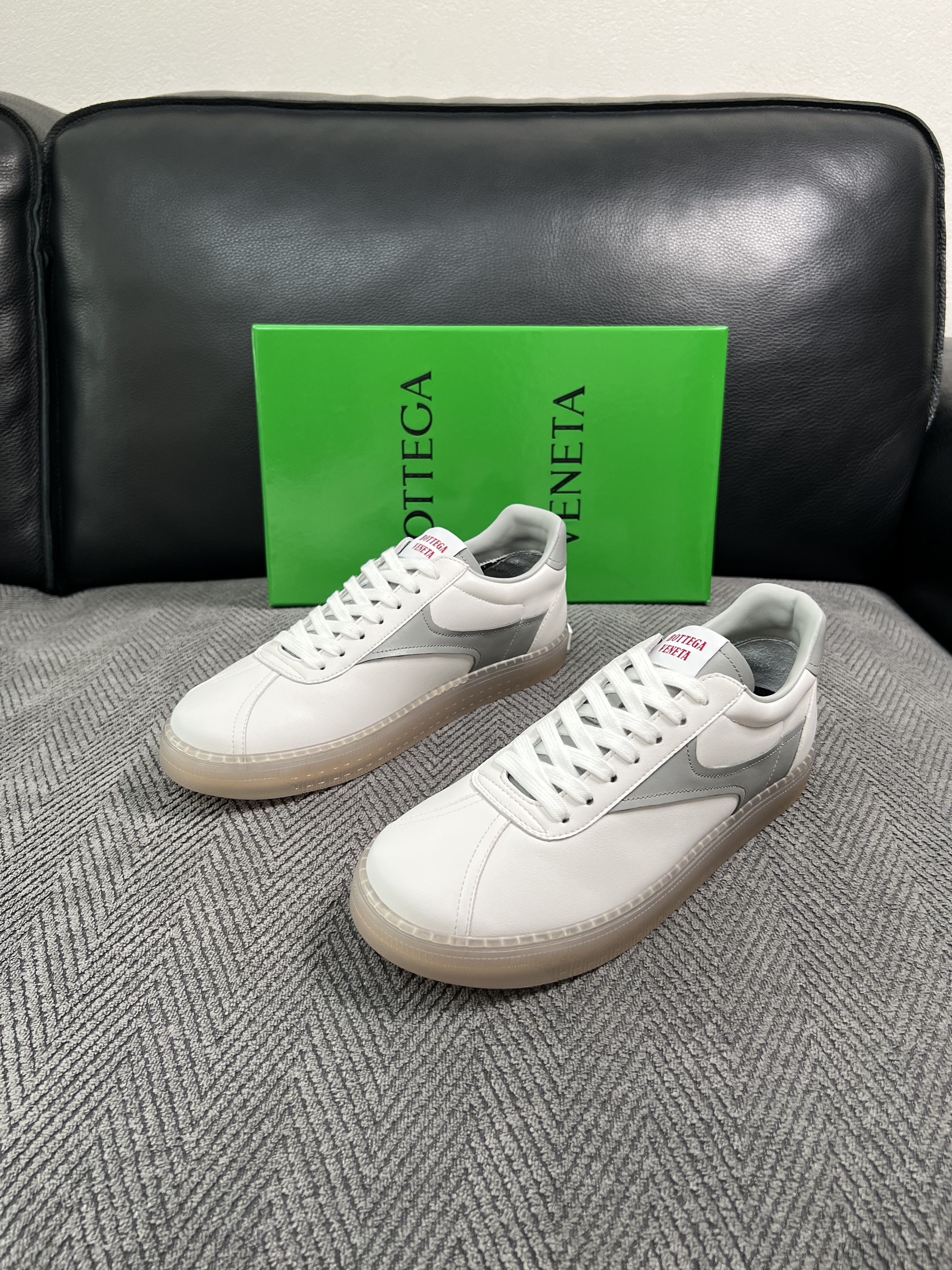 BOTTEGA  VENETA  顶级代购  葆蝶家 专柜同步，鞋面意大利进口编织牛皮面料，透气牛皮内里舒适，鞋底：原厂