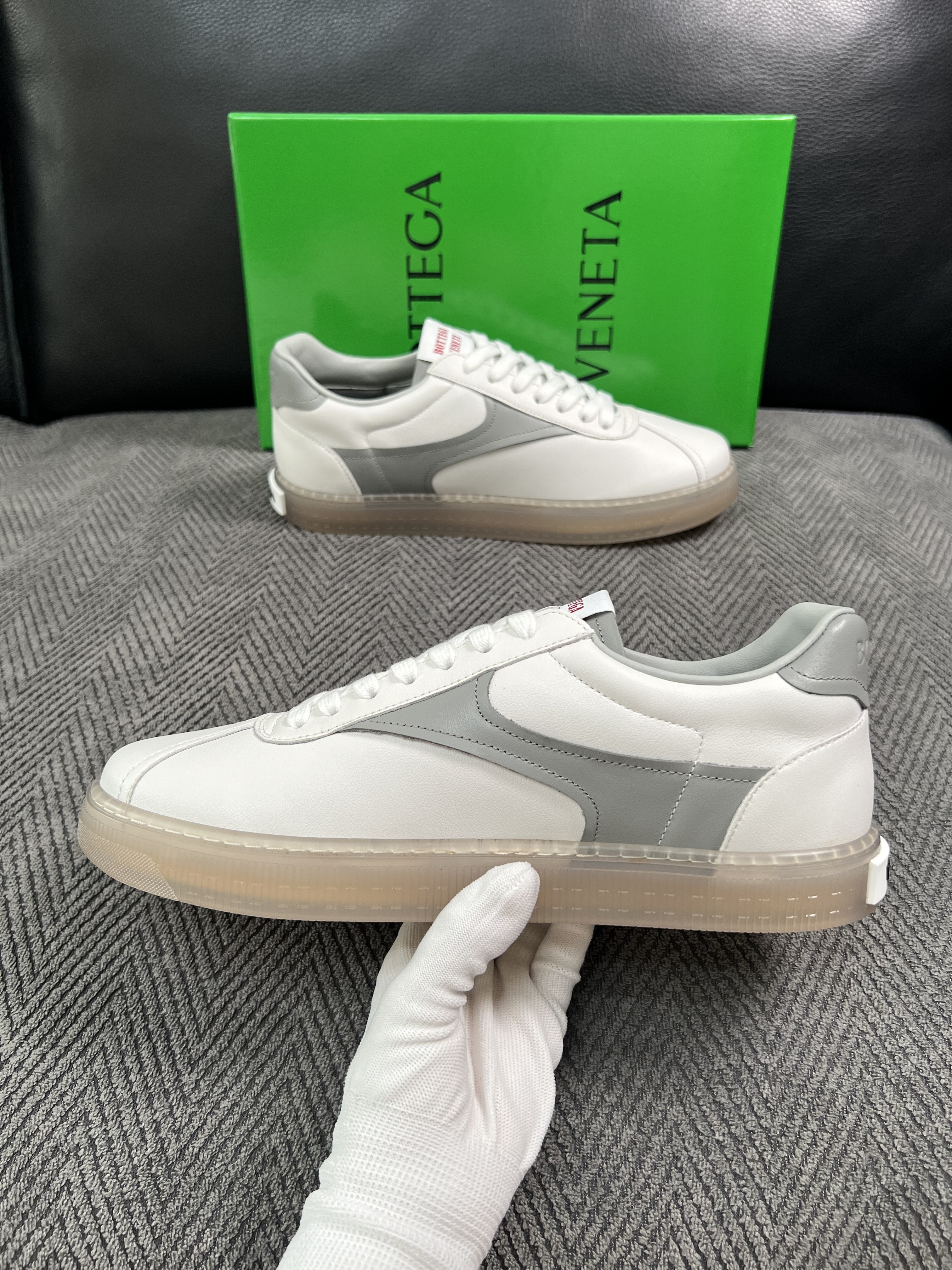 BOTTEGA  VENETA  顶级代购  葆蝶家 专柜同步，鞋面意大利进口编织牛皮面料，透气牛皮内里舒适，鞋底：原厂