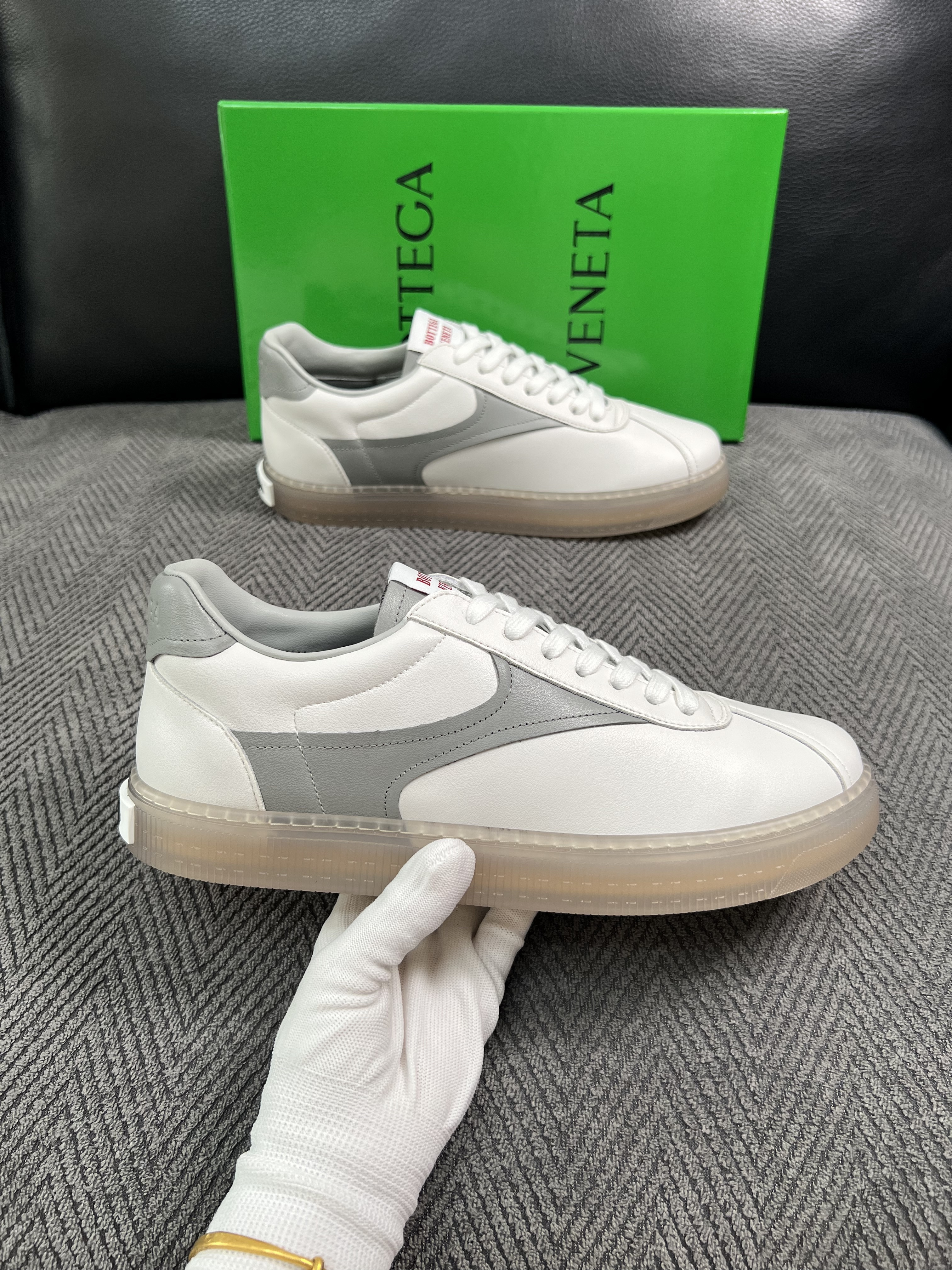 BOTTEGA  VENETA  顶级代购  葆蝶家 专柜同步，鞋面意大利进口编织牛皮面料，透气牛皮内里舒适，鞋底：原厂