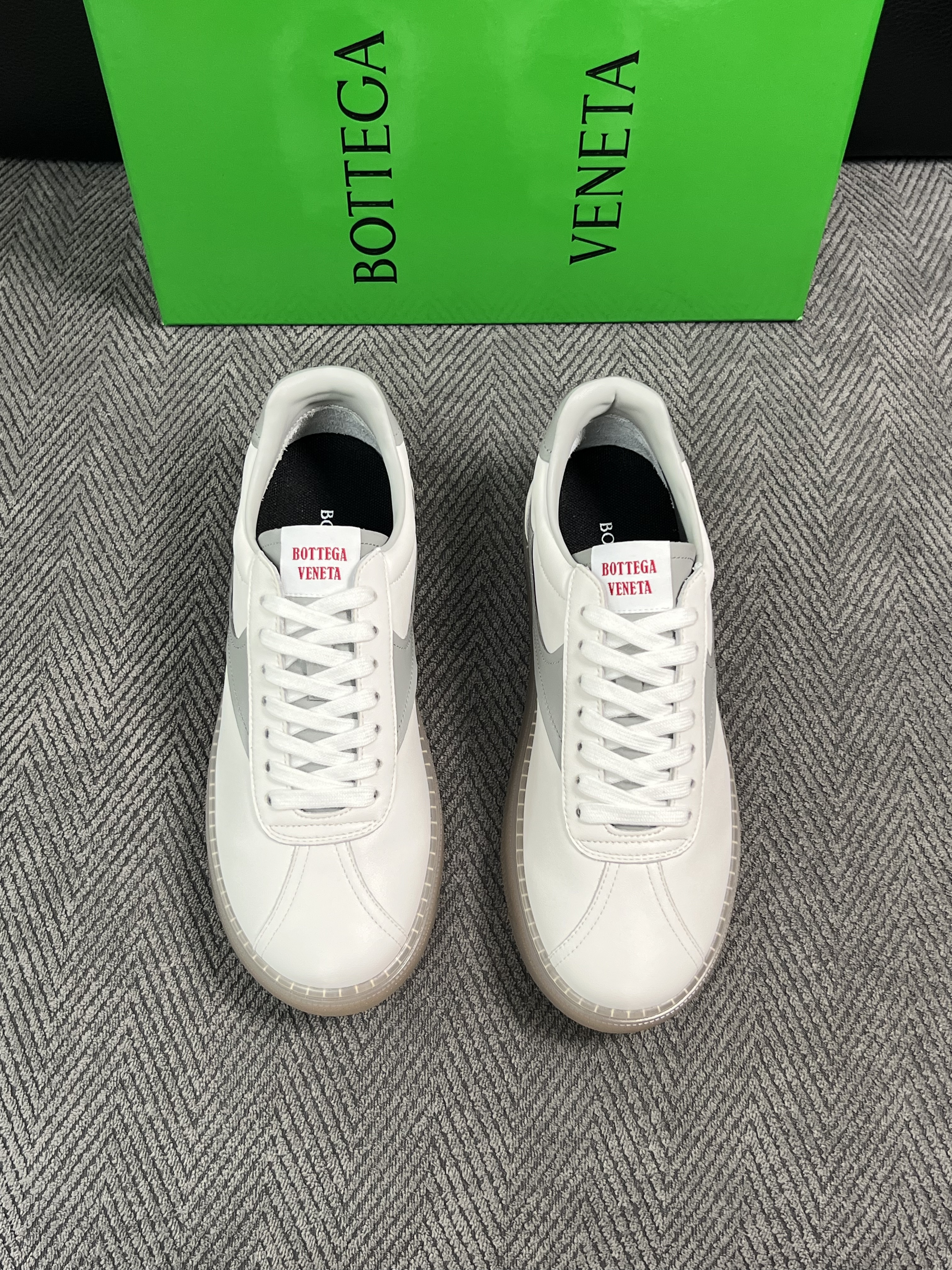 BOTTEGA  VENETA  顶级代购  葆蝶家 专柜同步，鞋面意大利进口编织牛皮面料，透气牛皮内里舒适，鞋底：原厂