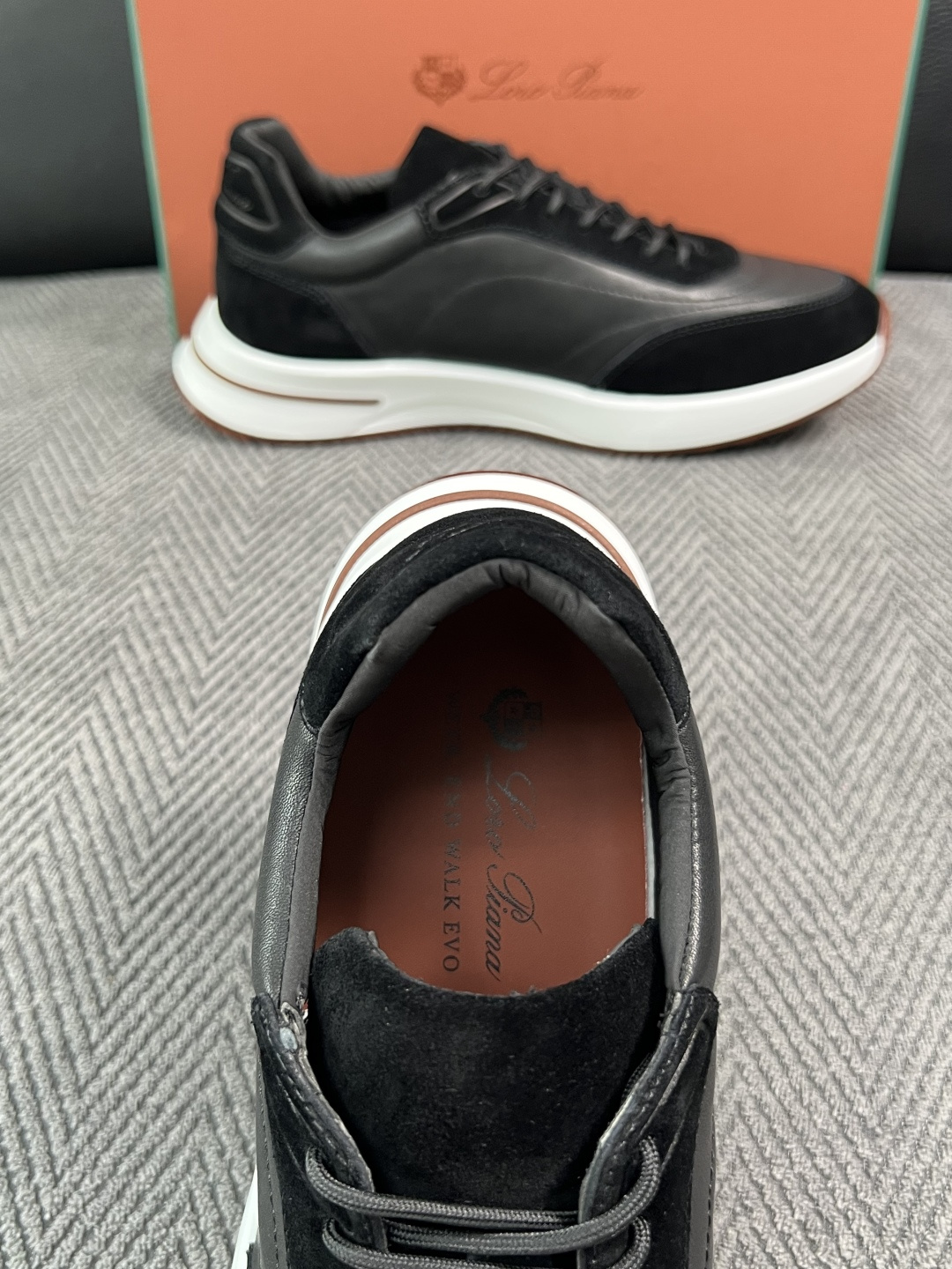 Loro Piana  高品质  顶级工艺品  诺悠翩雅  新品专柜同步原厂配置，鞋面意大利进口牛皮面料，高品质拼接工艺