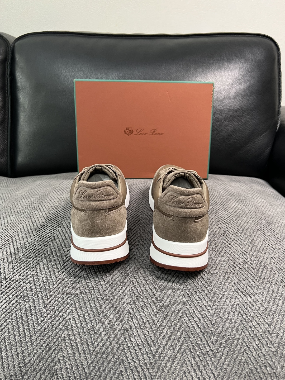 Loro Piana  高品质  顶级工艺品  诺悠翩雅  新品专柜同步原厂配置，鞋面意大利进口牛皮面料，高品质拼接工艺