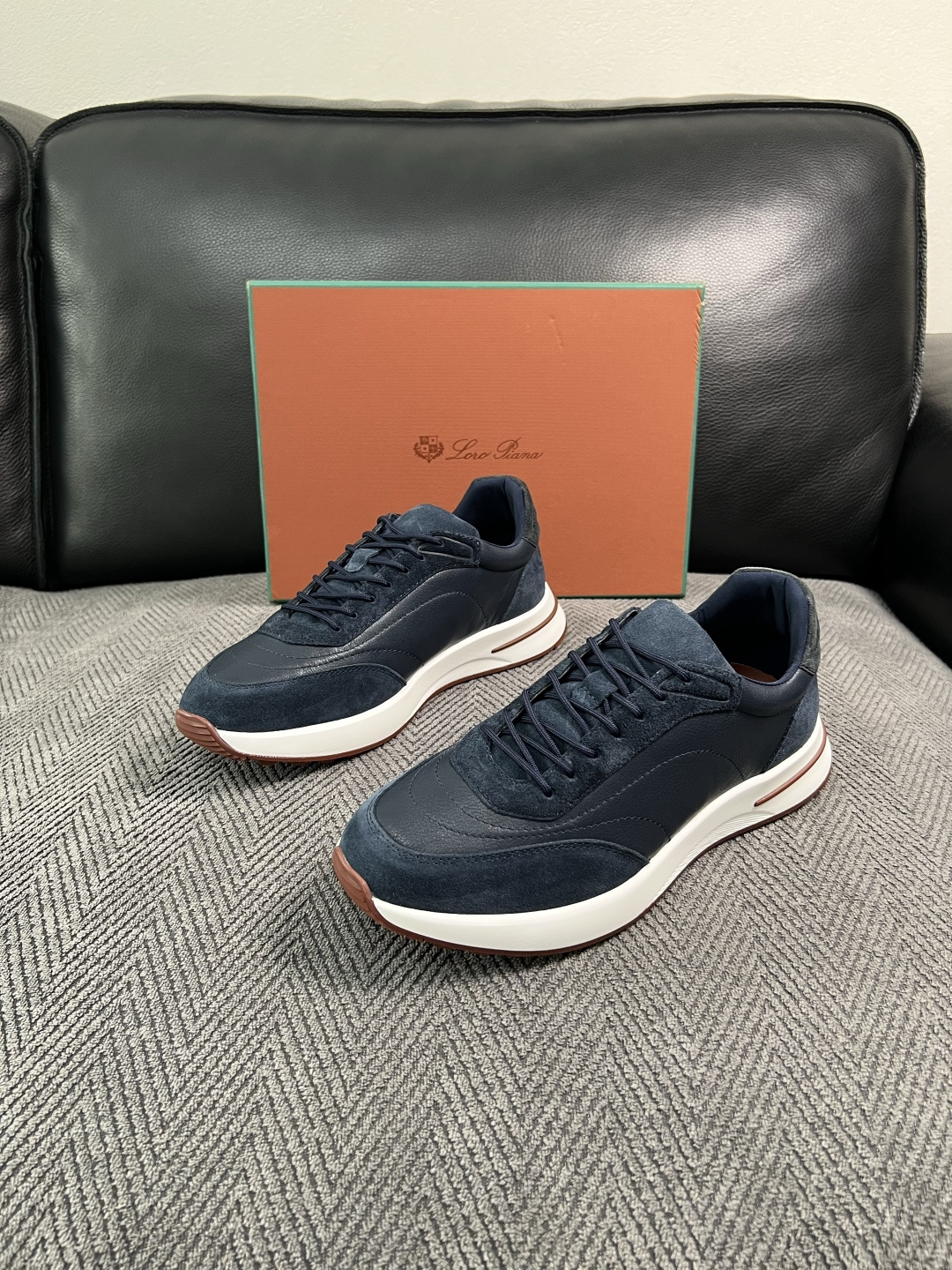Loro Piana  高品质  顶级工艺品  诺悠翩雅  新品专柜同步原厂配置，鞋面意大利进口牛皮面料，高品质拼接工艺