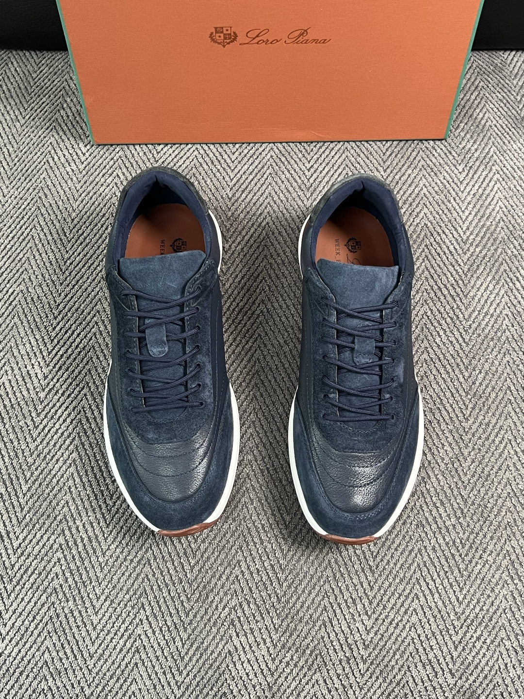 Loro Piana  高品质  顶级工艺品  诺悠翩雅  新品专柜同步原厂配置，鞋面意大利进口牛皮面料，高品质拼接工艺