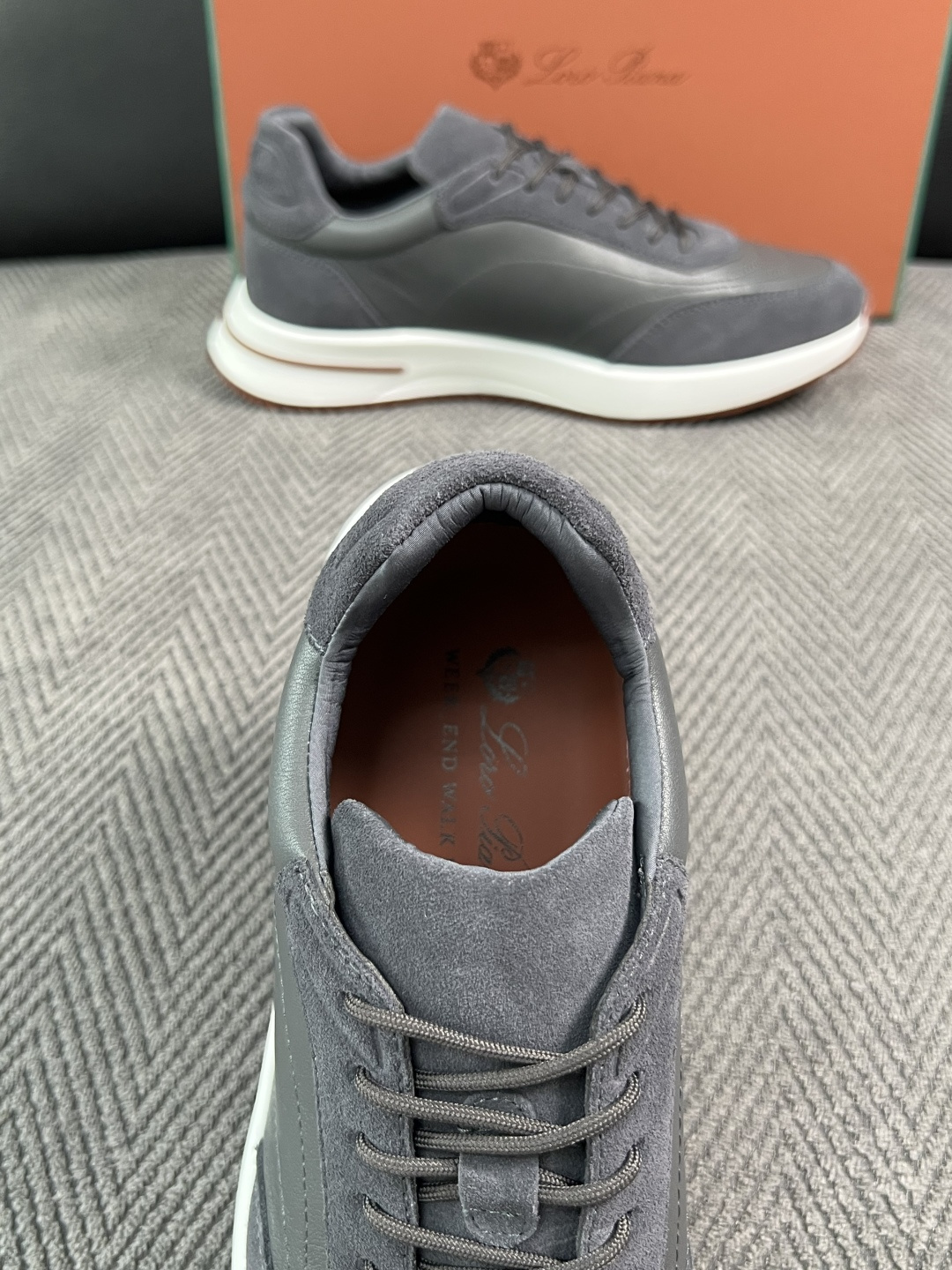 Loro Piana  高品质  顶级工艺品  诺悠翩雅  新品专柜同步原厂配置，鞋面意大利进口牛皮面料，高品质拼接工艺