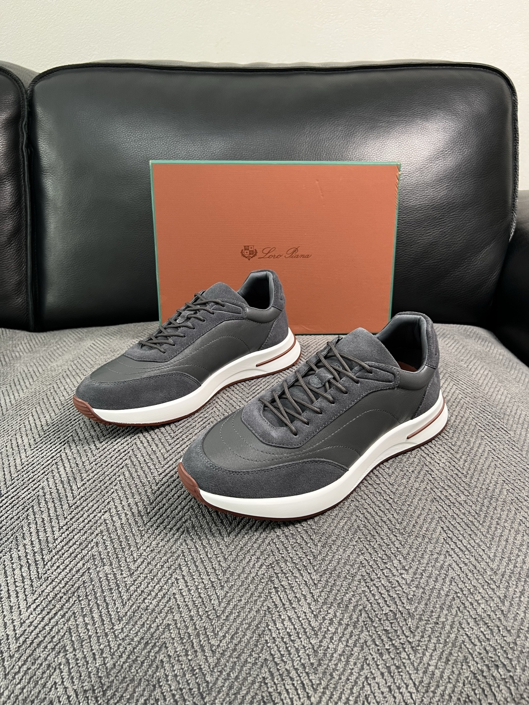 Loro Piana  高品质  顶级工艺品  诺悠翩雅  新品专柜同步原厂配置，鞋面意大利进口牛皮面料，高品质拼接工艺