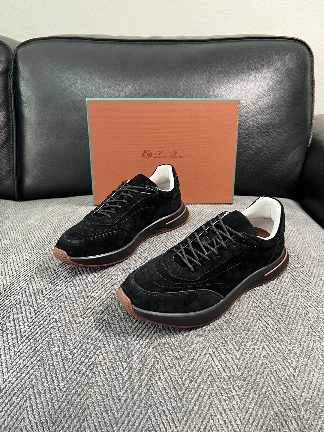 Loro Piana  高品质  顶级工艺品  诺悠翩雅  新品专柜同步原厂配置，鞋面意大利进口牛皮面料，高品质拼接工艺