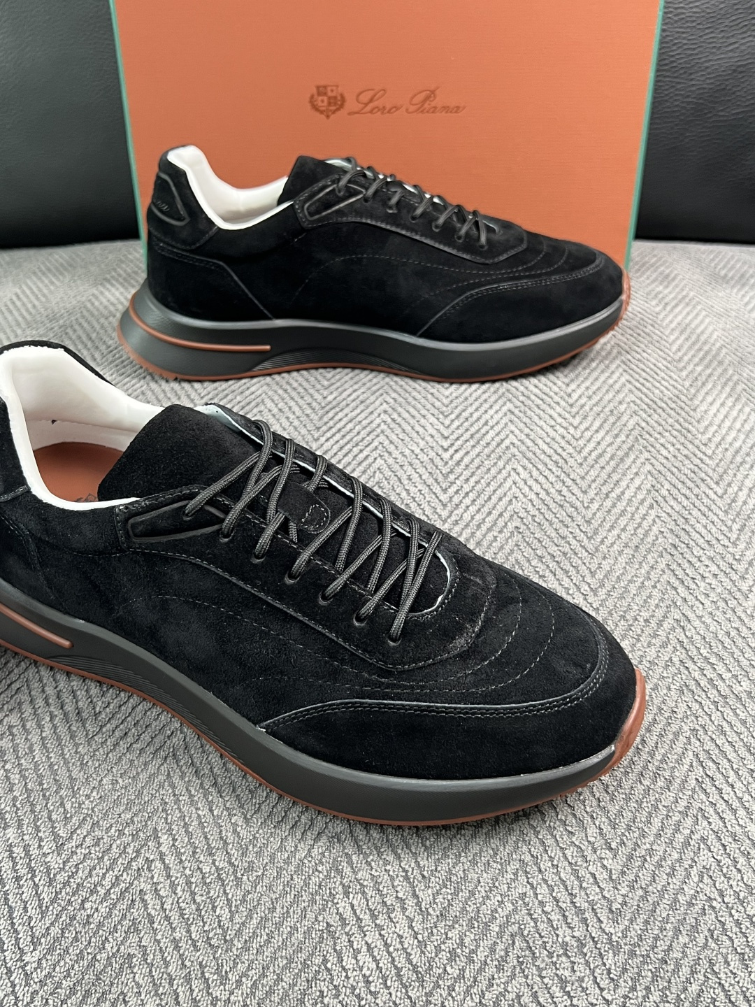 Loro Piana  高品质  顶级工艺品  诺悠翩雅  新品专柜同步原厂配置，鞋面意大利进口牛皮面料，高品质拼接工艺