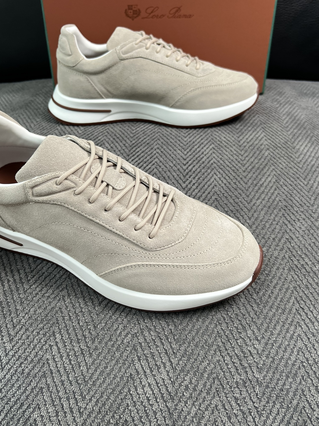Loro Piana  高品质  顶级工艺品  诺悠翩雅  新品专柜同步原厂配置，鞋面意大利进口牛皮面料，高品质拼接工艺