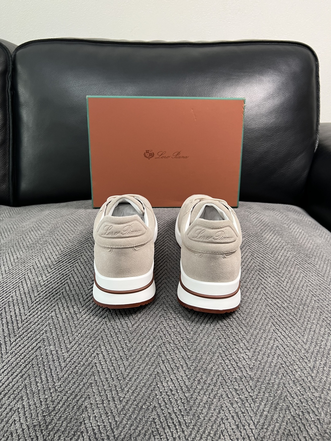 Loro Piana  高品质  顶级工艺品  诺悠翩雅  新品专柜同步原厂配置，鞋面意大利进口牛皮面料，高品质拼接工艺