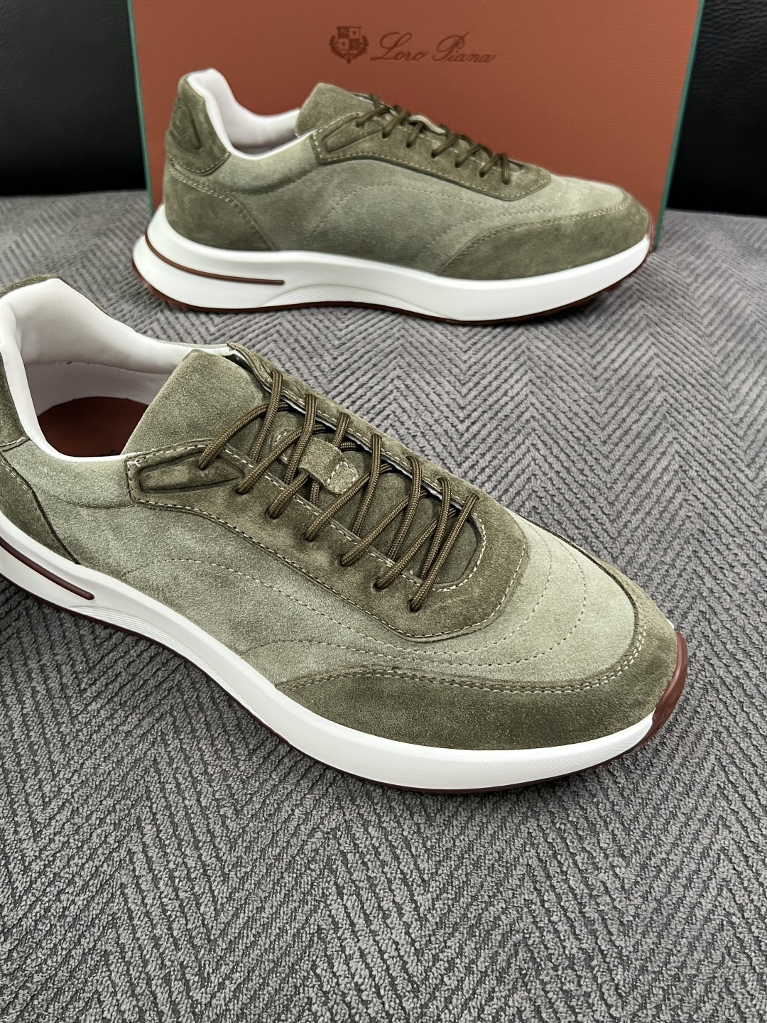 Loro Piana  高品质  顶级工艺品  诺悠翩雅  新品专柜同步原厂配置，鞋面意大利进口牛皮面料，高品质拼接工艺