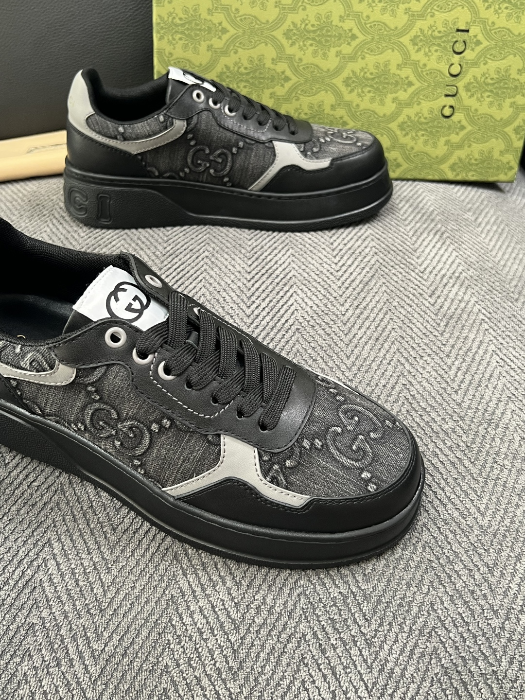 Gucci  高品质  顶级工艺品  古奇  专柜新款原厂配置，意大利进口牛皮搭配印花布面料，进口牛皮内里垫，透气舒适，