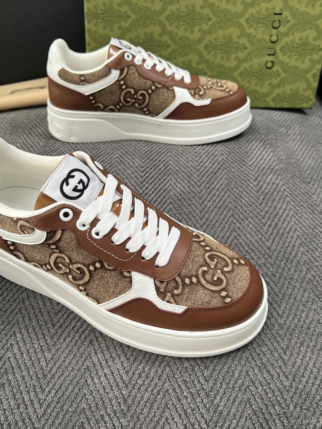 Gucci  高品质  顶级工艺品  古奇  专柜新款原厂配置，意大利进口牛皮搭配印花布面料，进口牛皮内里垫，透气舒适，