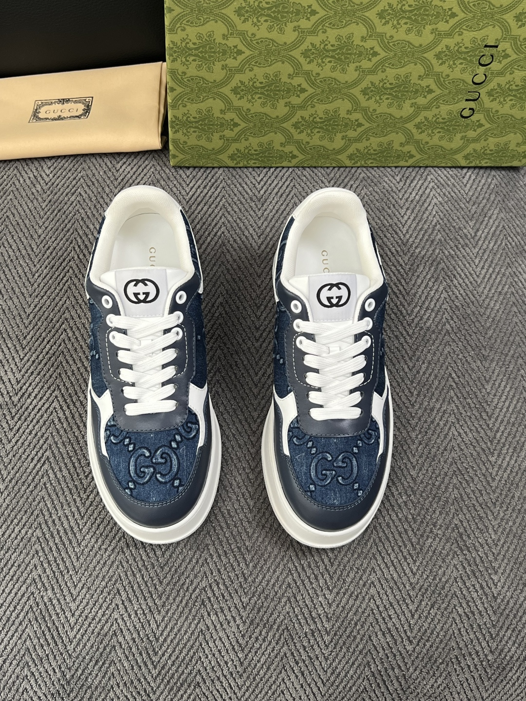 Gucci  高品质  顶级工艺品  古奇  专柜新款原厂配置，意大利进口牛皮搭配印花布面料，进口牛皮内里垫，透气舒适，
