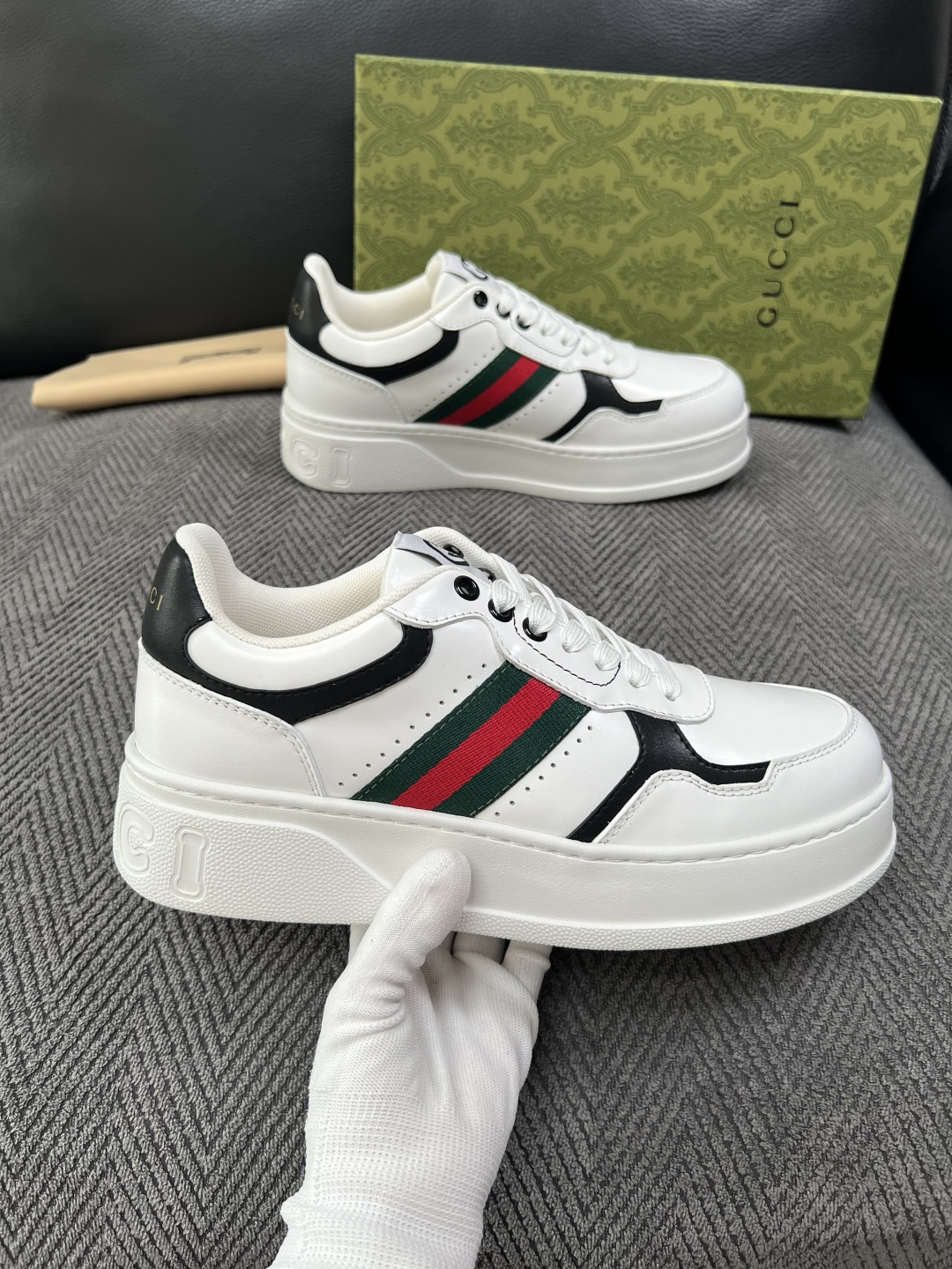 Gucci  高品质  顶级工艺品  古奇  专柜新款原厂配置，意大利进口牛皮搭配印花布面料，进口牛皮内里垫，透气舒适，