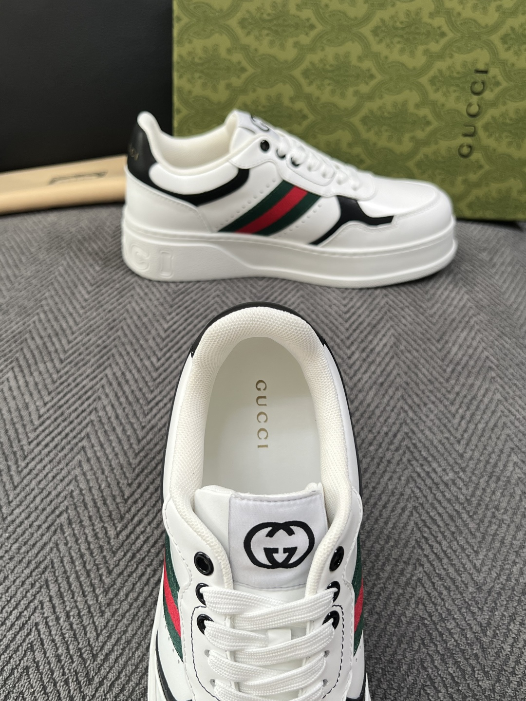 Gucci  高品质  顶级工艺品  古奇  专柜新款原厂配置，意大利进口牛皮搭配印花布面料，进口牛皮内里垫，透气舒适，