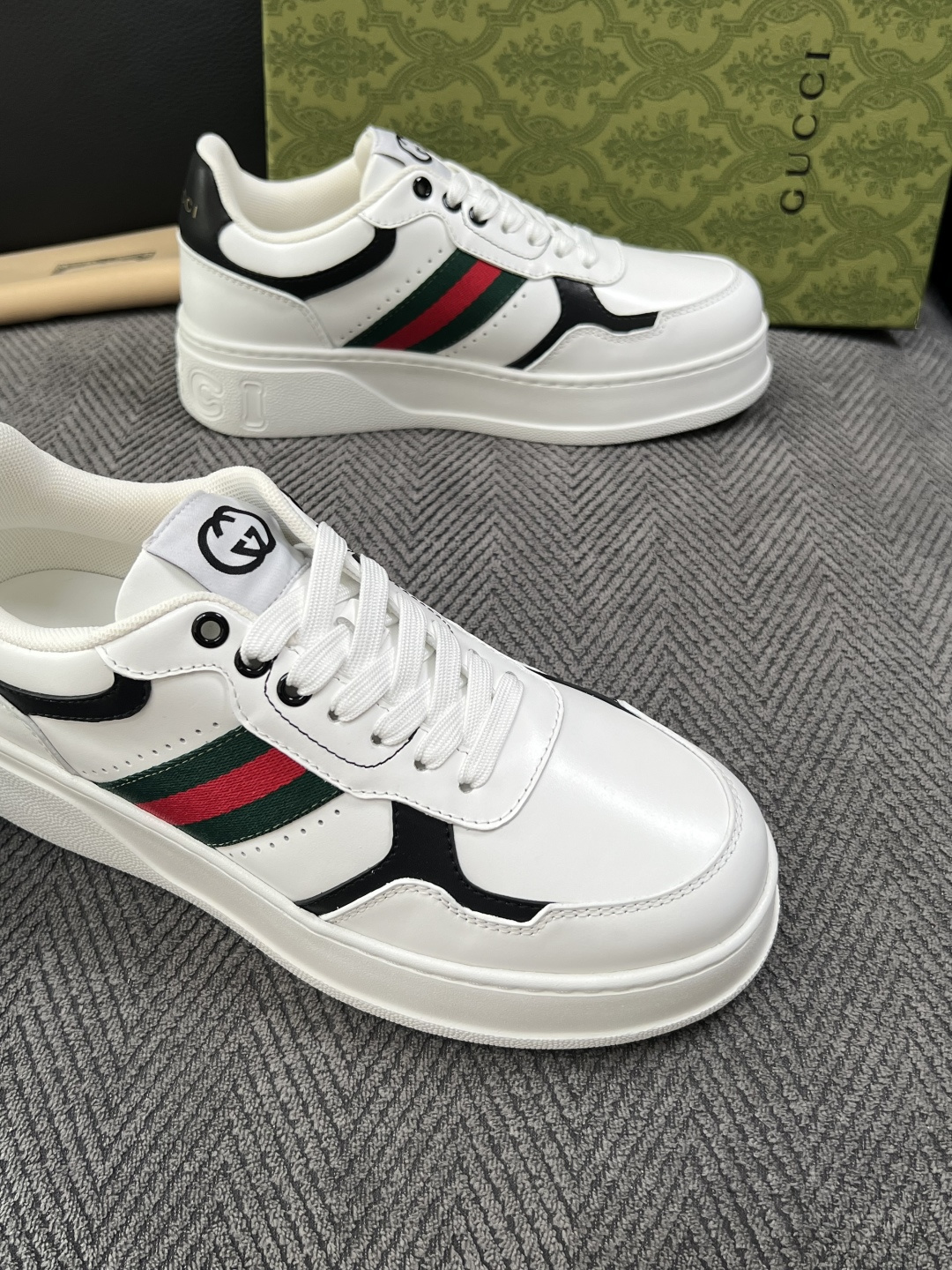 Gucci  高品质  顶级工艺品  古奇  专柜新款原厂配置，意大利进口牛皮搭配印花布面料，进口牛皮内里垫，透气舒适，
