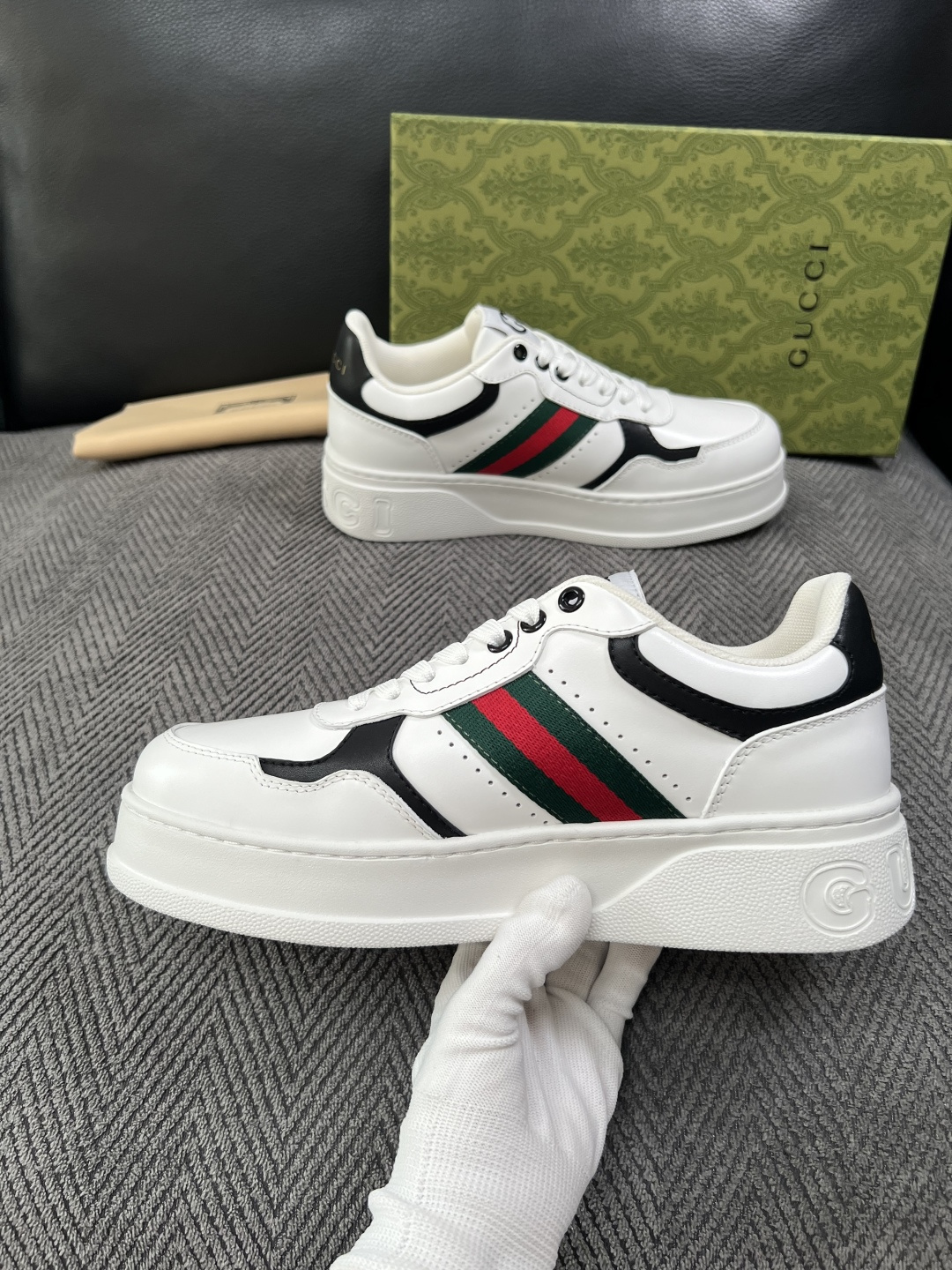 Gucci  高品质  顶级工艺品  古奇  专柜新款原厂配置，意大利进口牛皮搭配印花布面料，进口牛皮内里垫，透气舒适，