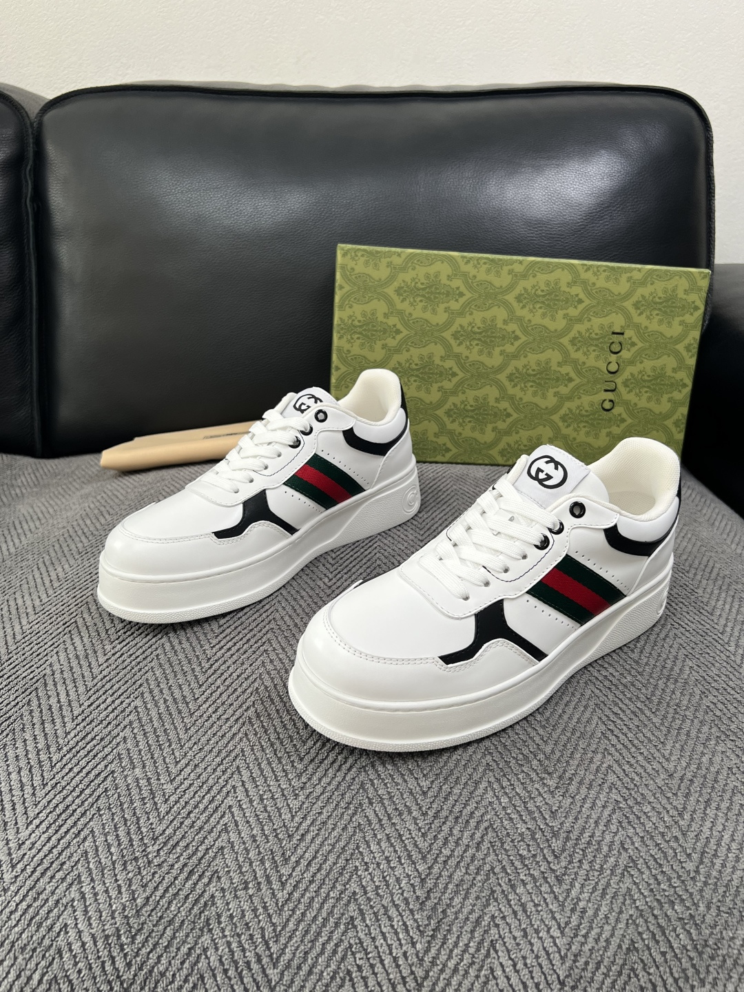 Gucci  高品质  顶级工艺品  古奇  专柜新款原厂配置，意大利进口牛皮搭配印花布面料，进口牛皮内里垫，透气舒适，