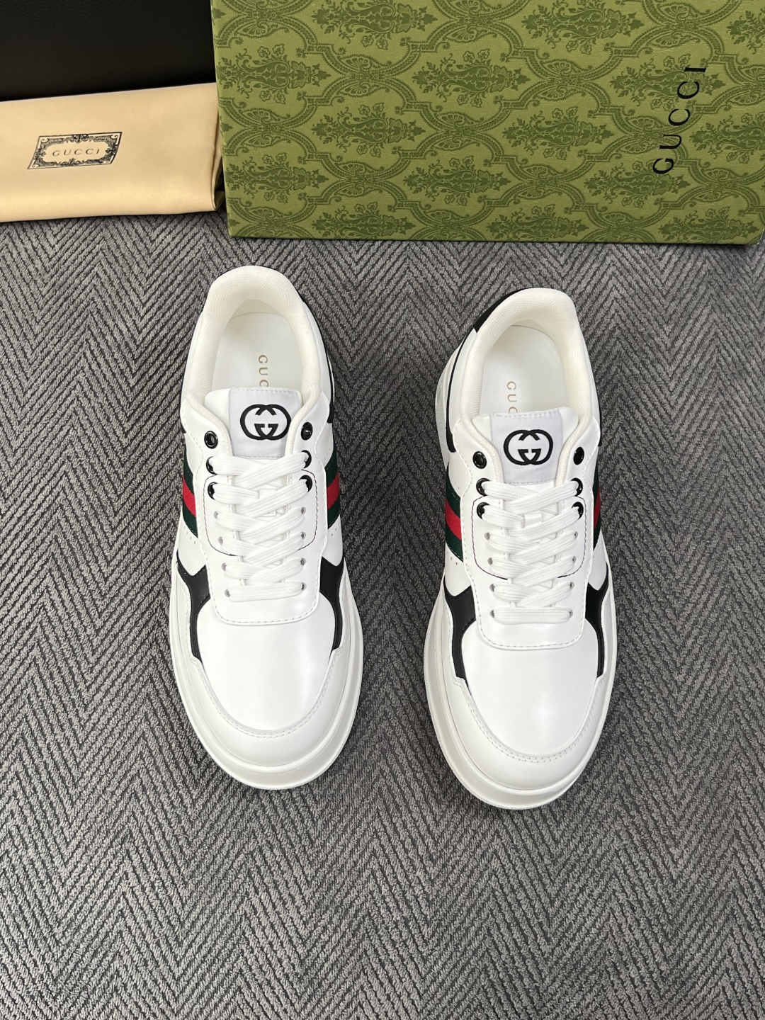 Gucci  高品质  顶级工艺品  古奇  专柜新款原厂配置，意大利进口牛皮搭配印花布面料，进口牛皮内里垫，透气舒适，