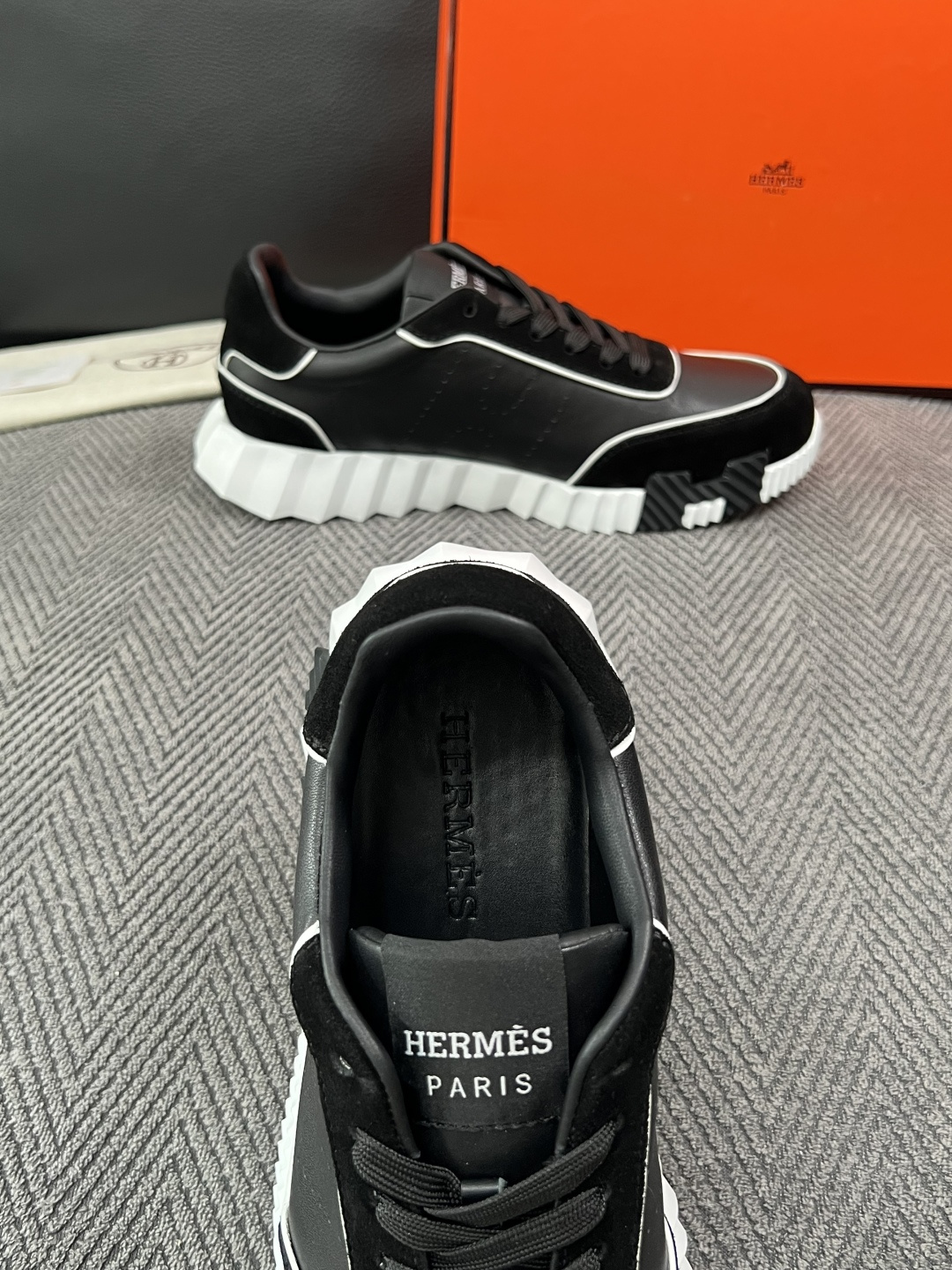 Hermes  高品质  顶级工艺品  爱马仕 专柜同步发售原厂配置，意大利进口原版牛皮面料，高品质拼接工艺，全进口水染