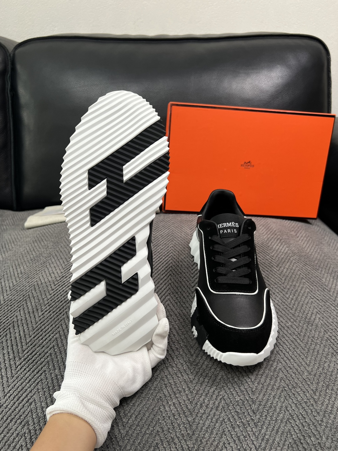 Hermes  高品质  顶级工艺品  爱马仕 专柜同步发售原厂配置，意大利进口原版牛皮面料，高品质拼接工艺，全进口水染