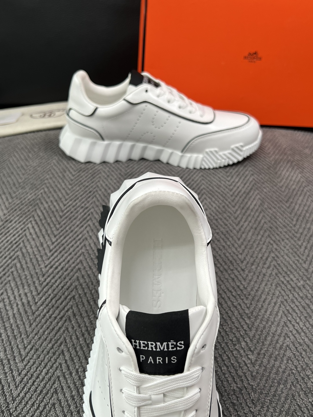Hermes  高品质  顶级工艺品  爱马仕 专柜同步发售原厂配置，意大利进口原版牛皮面料，高品质拼接工艺，全进口水染
