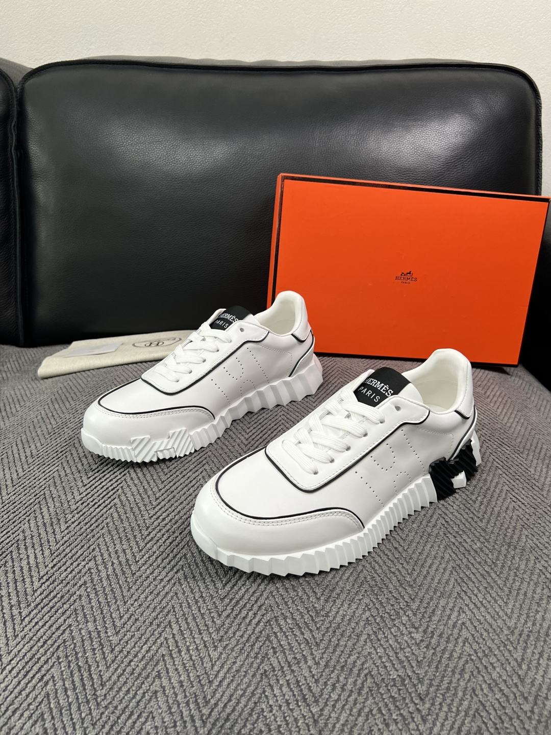 Hermes  高品质  顶级工艺品  爱马仕 专柜同步发售原厂配置，意大利进口原版牛皮面料，高品质拼接工艺，全进口水染