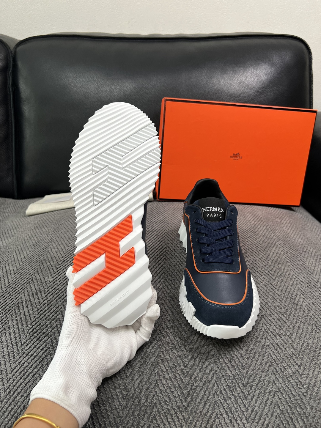 Hermes  高品质  顶级工艺品  爱马仕 专柜同步发售原厂配置，意大利进口原版牛皮面料，高品质拼接工艺，全进口水染