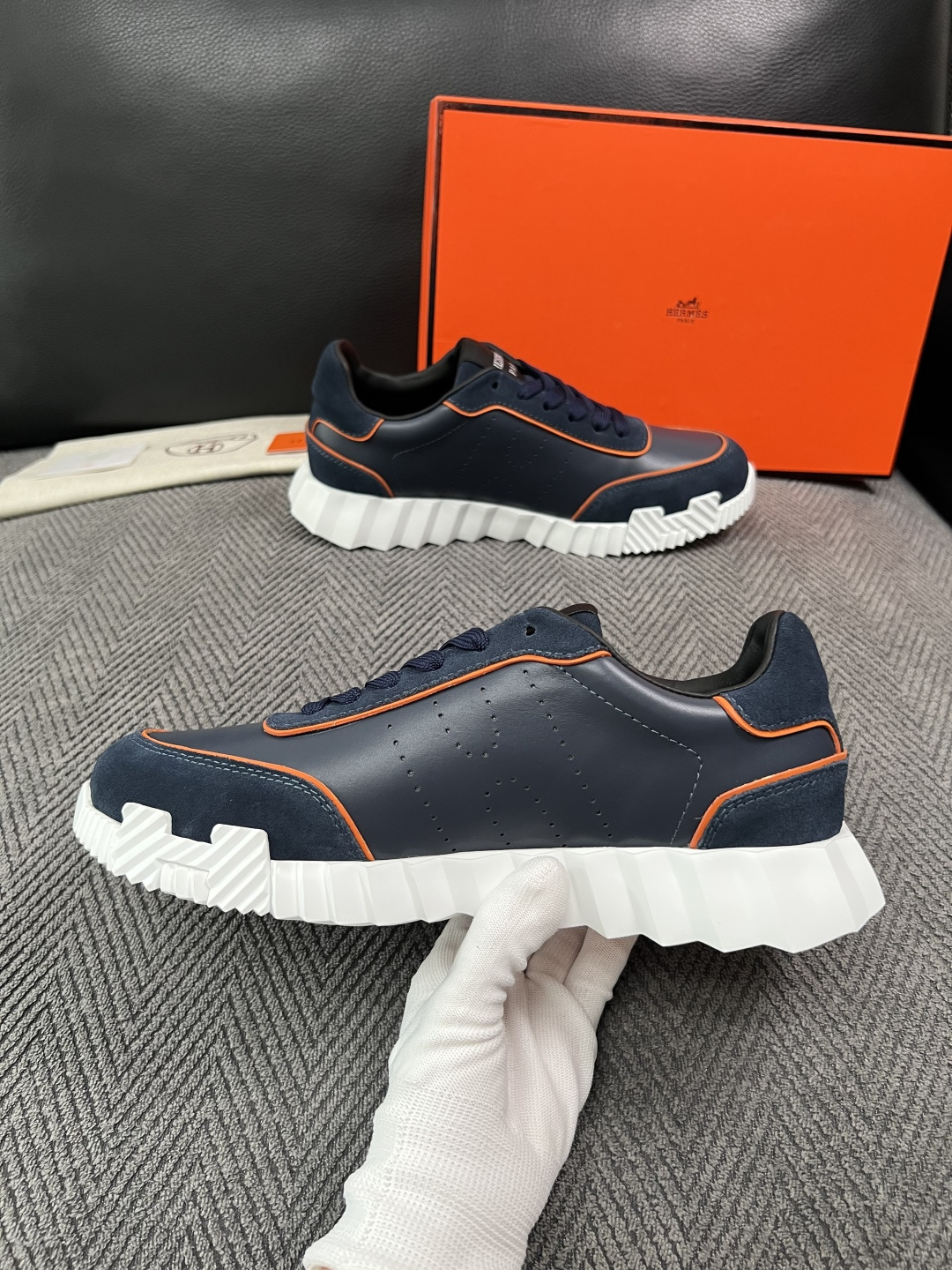 Hermes  高品质  顶级工艺品  爱马仕 专柜同步发售原厂配置，意大利进口原版牛皮面料，高品质拼接工艺，全进口水染