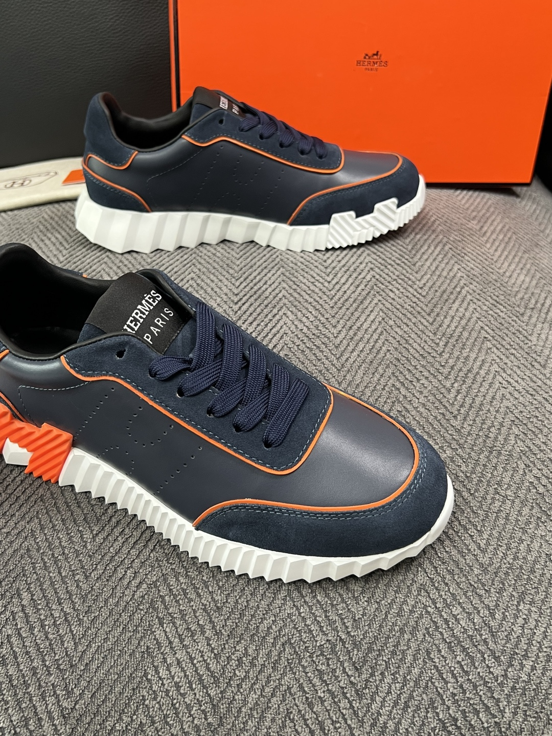 Hermes  高品质  顶级工艺品  爱马仕 专柜同步发售原厂配置，意大利进口原版牛皮面料，高品质拼接工艺，全进口水染