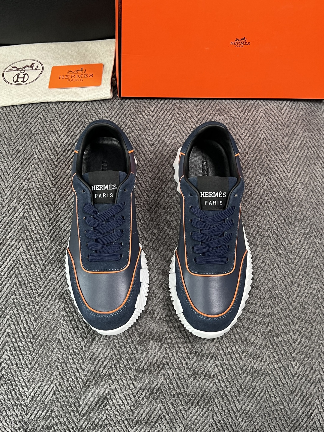 Hermes  高品质  顶级工艺品  爱马仕 专柜同步发售原厂配置，意大利进口原版牛皮面料，高品质拼接工艺，全进口水染