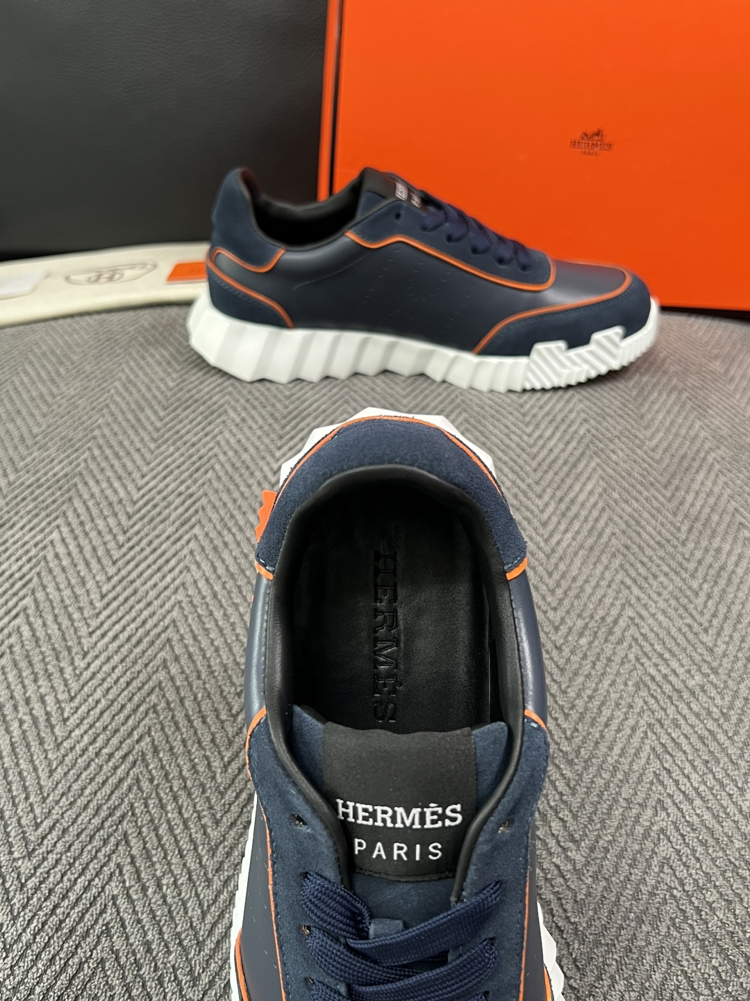 Hermes  高品质  顶级工艺品  爱马仕 专柜同步发售原厂配置，意大利进口原版牛皮面料，高品质拼接工艺，全进口水染