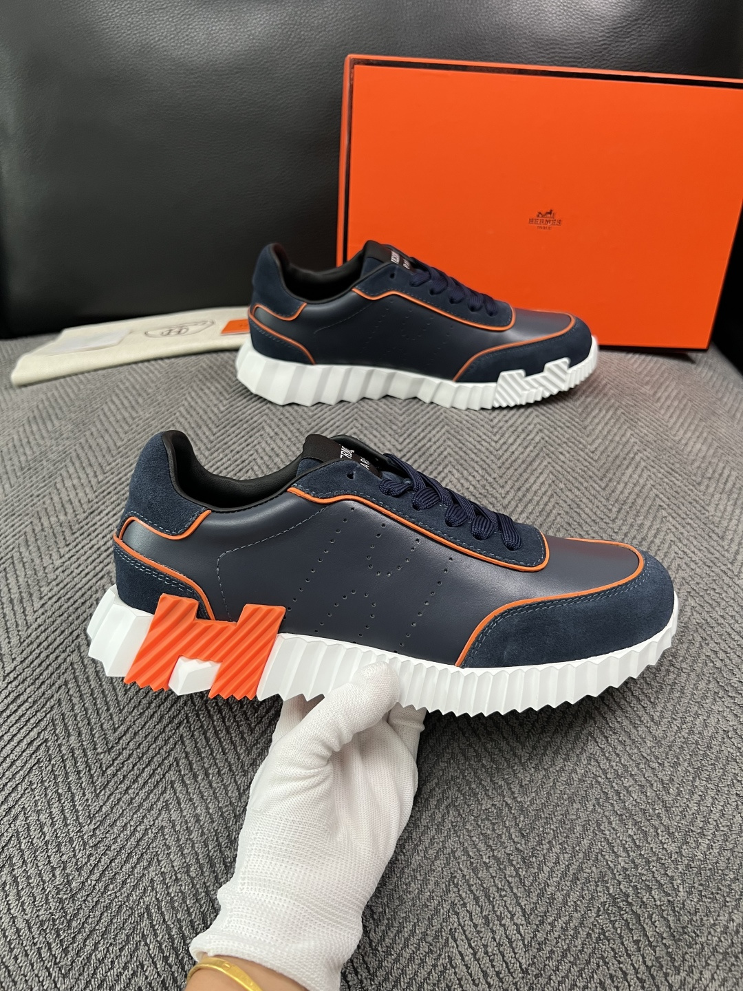 Hermes  高品质  顶级工艺品  爱马仕 专柜同步发售原厂配置，意大利进口原版牛皮面料，高品质拼接工艺，全进口水染