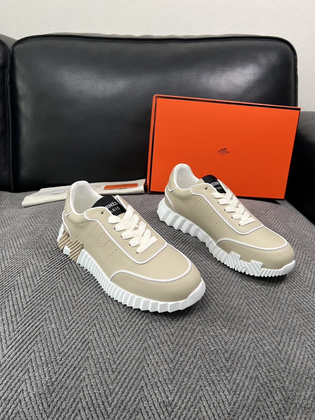 Hermes  高品质  顶级工艺品  爱马仕 专柜同步发售原厂配置，意大利进口原版牛皮面料，高品质拼接工艺，全进口水染