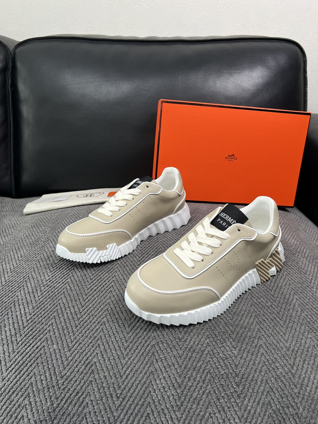 Hermes  高品质  顶级工艺品  爱马仕 专柜同步发售原厂配置，意大利进口原版牛皮面料，高品质拼接工艺，全进口水染