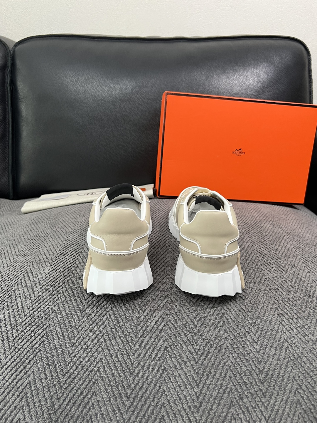 Hermes  高品质  顶级工艺品  爱马仕 专柜同步发售原厂配置，意大利进口原版牛皮面料，高品质拼接工艺，全进口水染