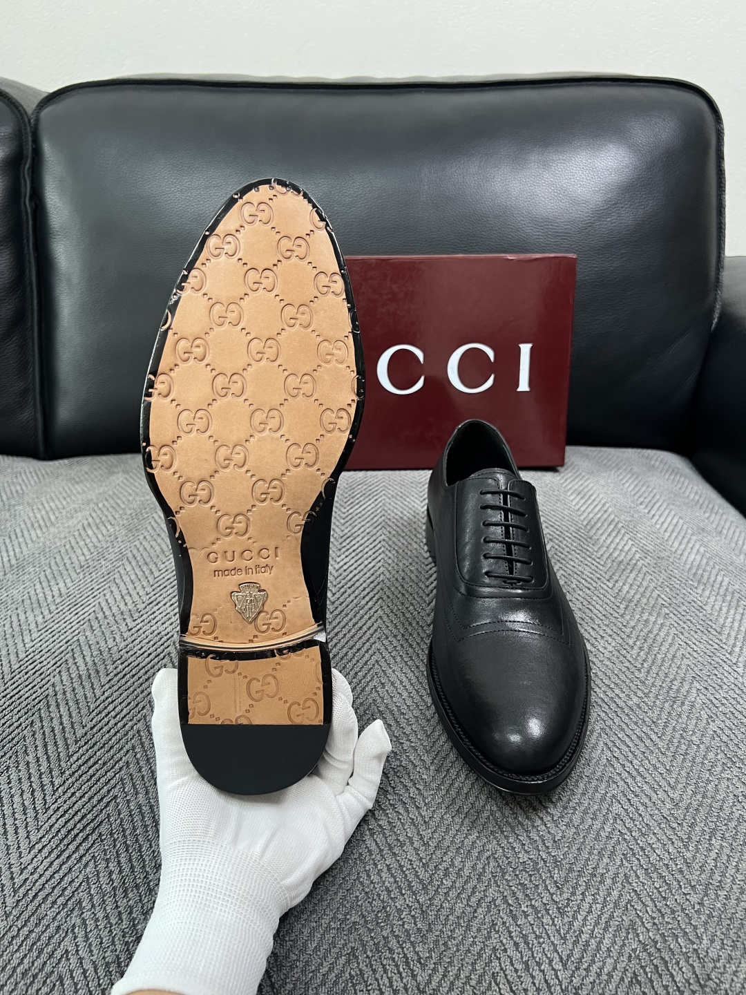 Gucci 高品质  顶级工艺品  古奇  皮高帮专柜新款原厂配置，意大利进口牛皮面料，进口牛皮内里垫，透气舒适，鞋底：