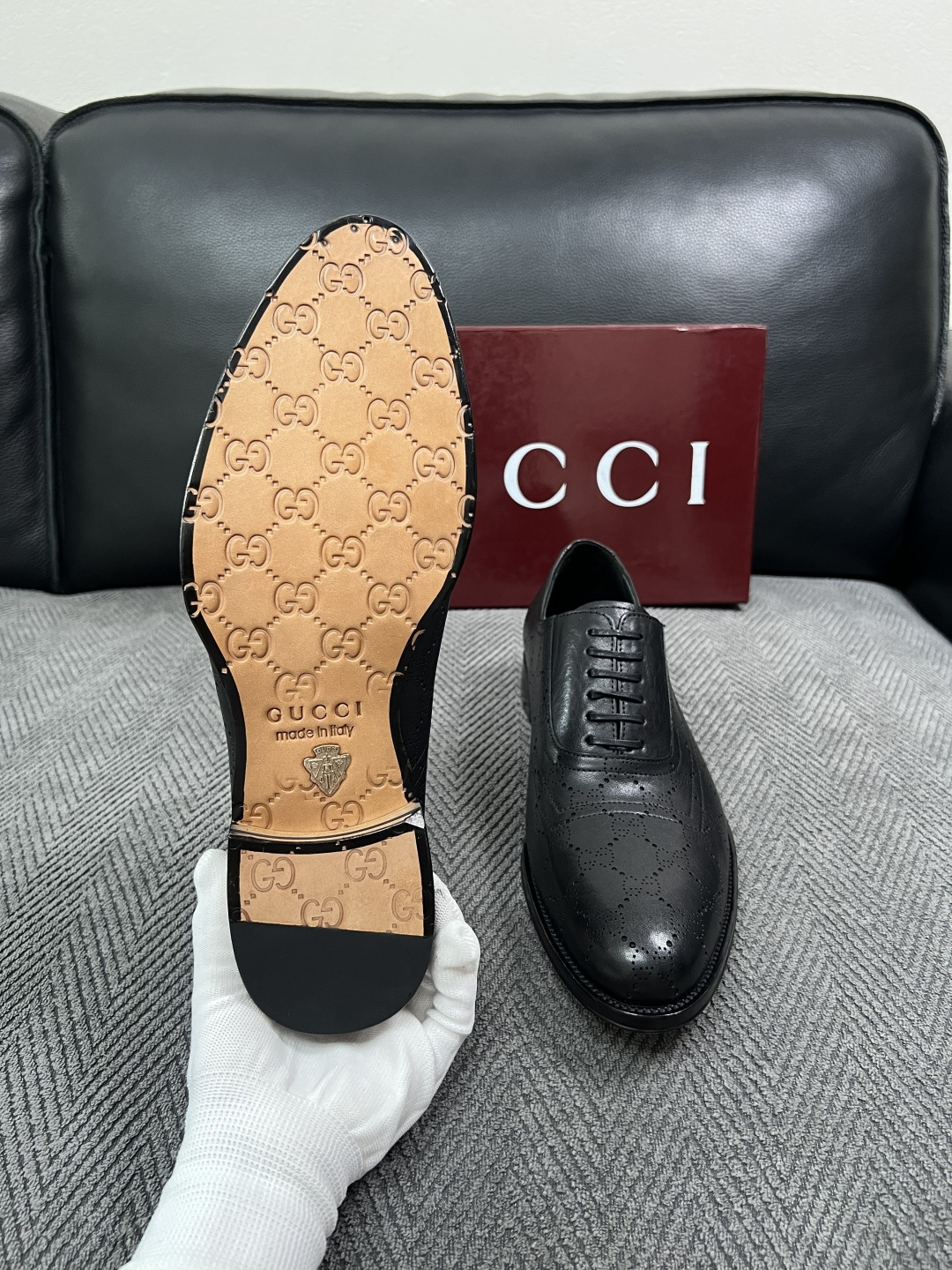 Gucci 高品质  顶级工艺品  古奇  皮高帮专柜新款原厂配置，意大利进口牛皮面料，进口牛皮内里垫，透气舒适，鞋底：