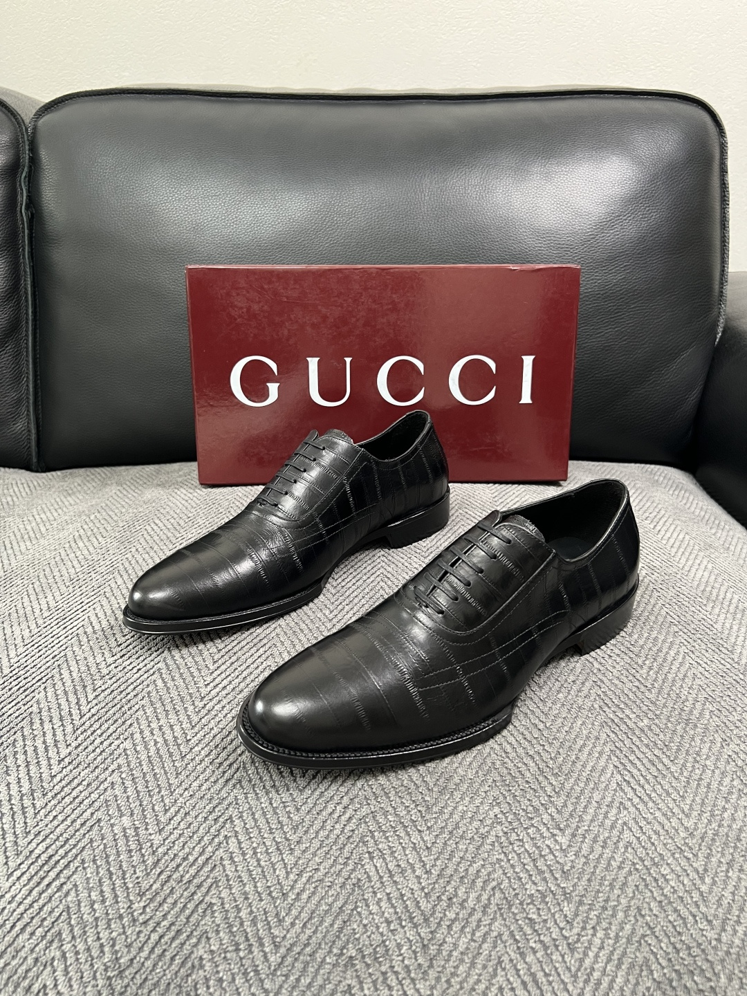 Gucci 高品质  顶级工艺品  古奇  皮高帮专柜新款原厂配置，意大利进口牛皮面料，进口牛皮内里垫，透气舒适，鞋底：