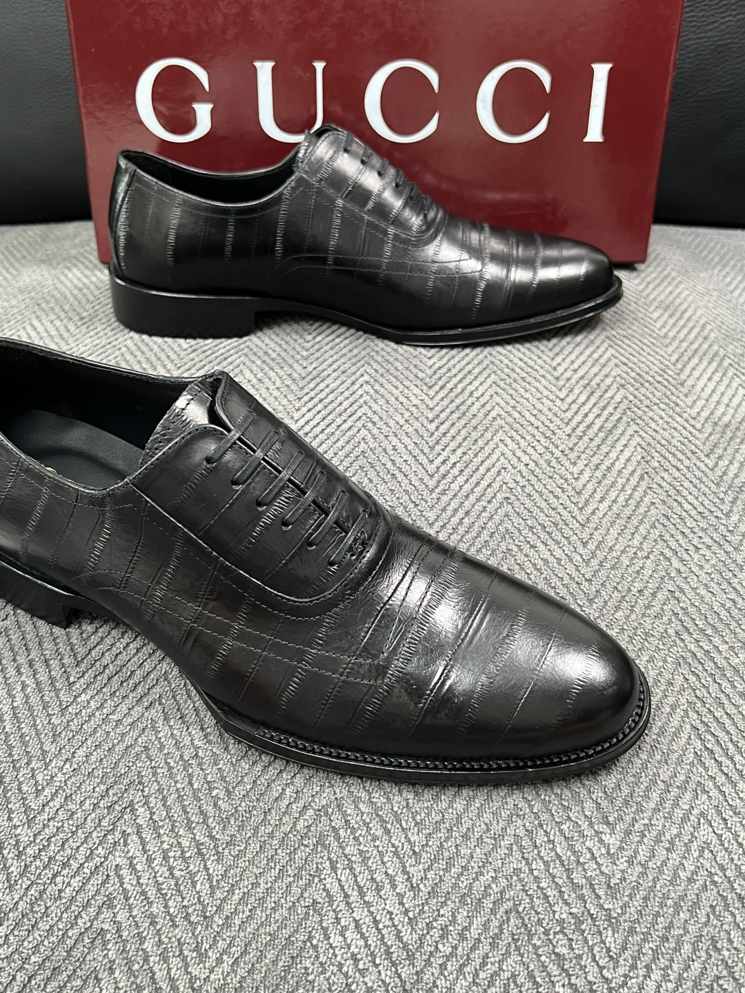 Gucci 高品质  顶级工艺品  古奇  皮高帮专柜新款原厂配置，意大利进口牛皮面料，进口牛皮内里垫，透气舒适，鞋底：