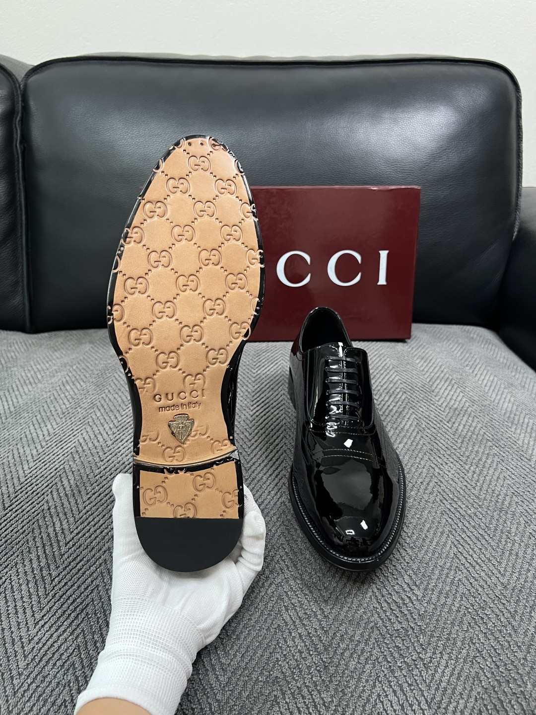 Gucci 高品质  顶级工艺品  古奇  皮高帮专柜新款原厂配置，意大利进口牛皮面料，进口牛皮内里垫，透气舒适，鞋底：