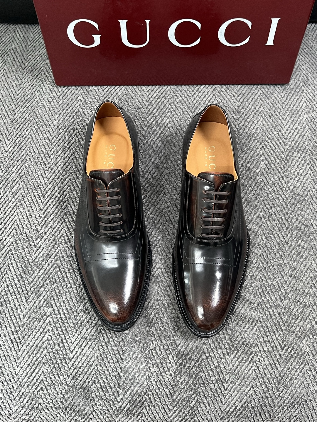 Gucci 高品质  顶级工艺品  古奇  皮高帮专柜新款原厂配置，意大利进口牛皮面料，进口牛皮内里垫，透气舒适，鞋底：